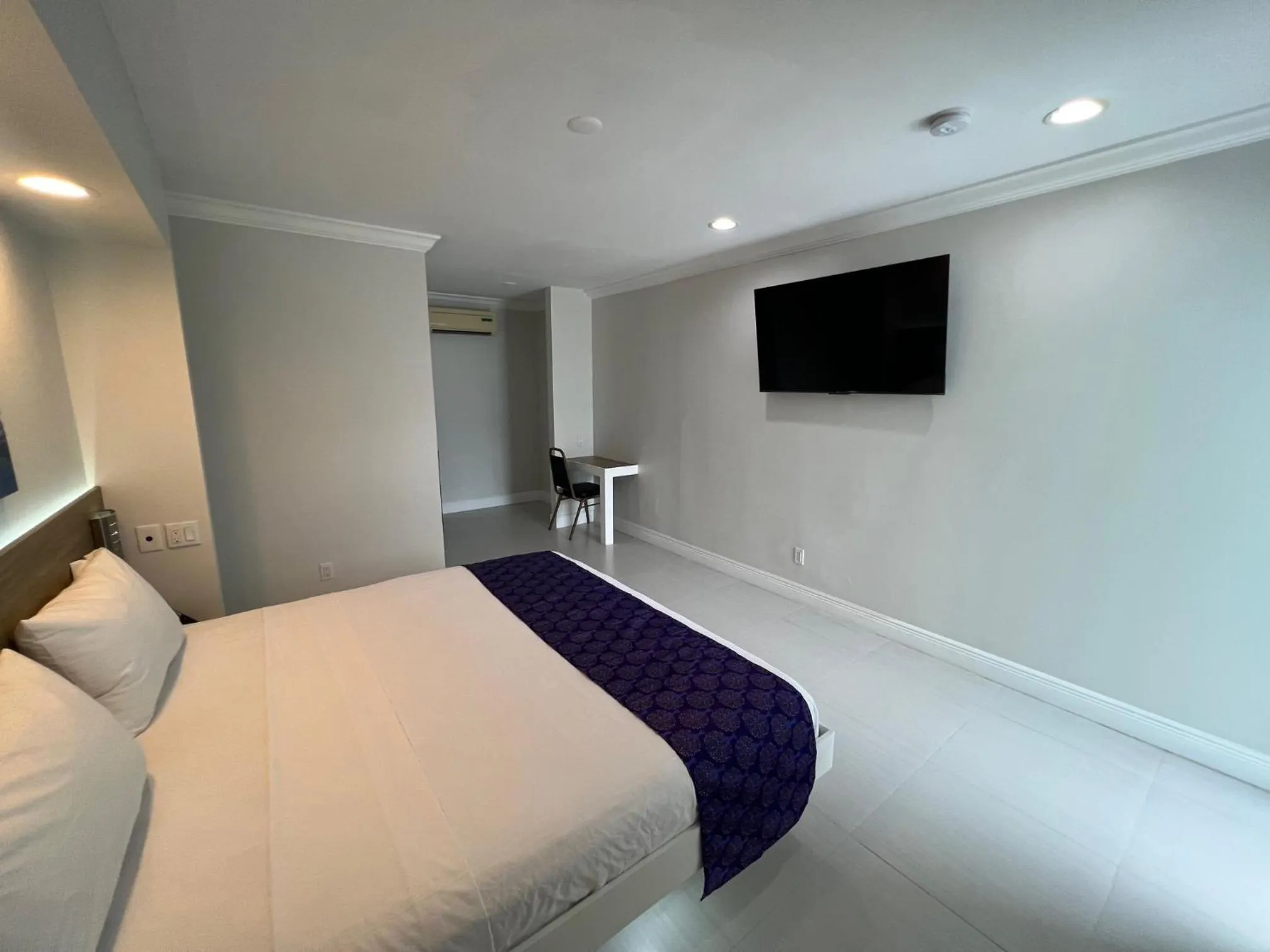 Bed in The Biscayne Hotel