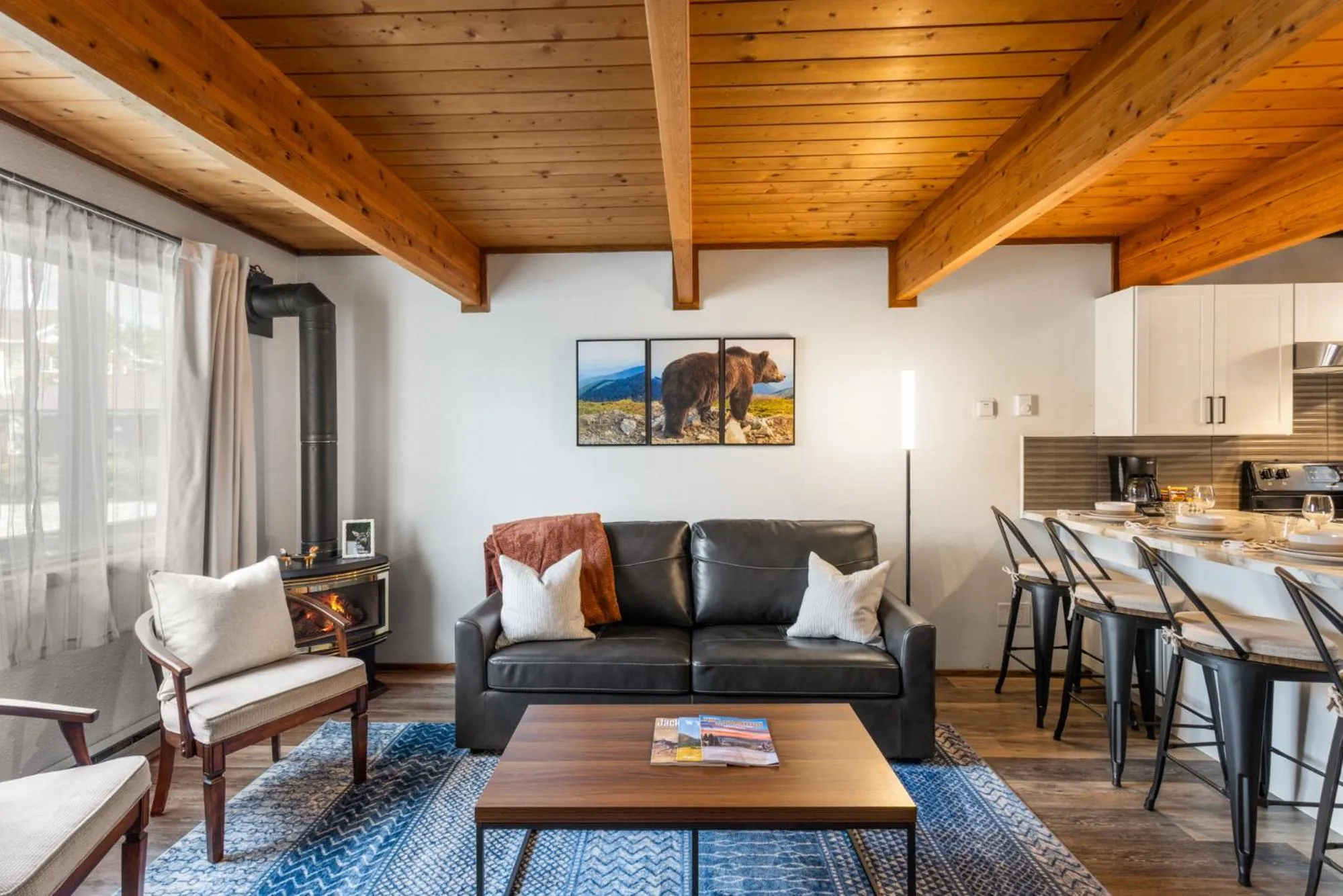 Living room in Otter's Den