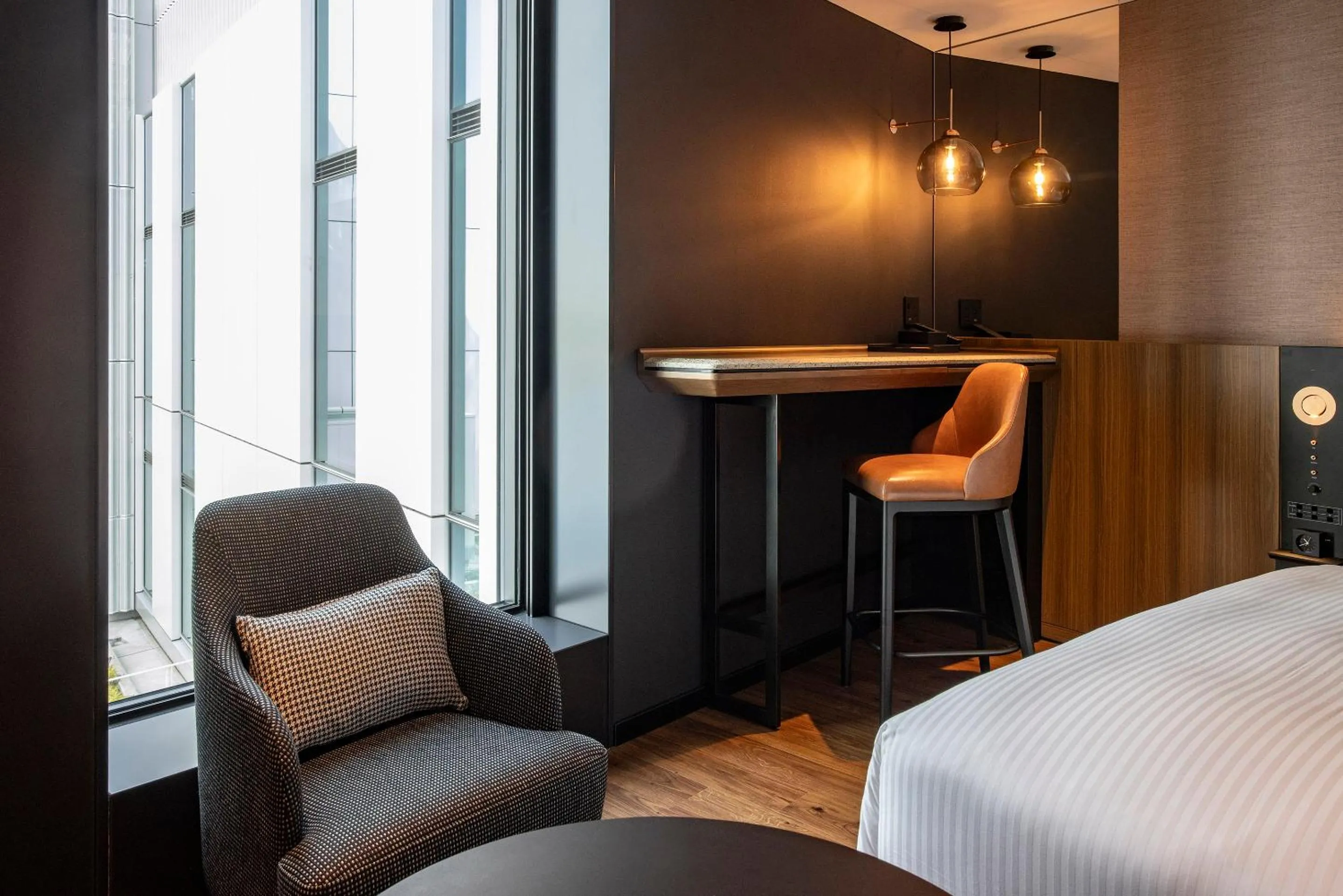 Seating area, Bed in Hotel Metropolitan Tokyo Haneda