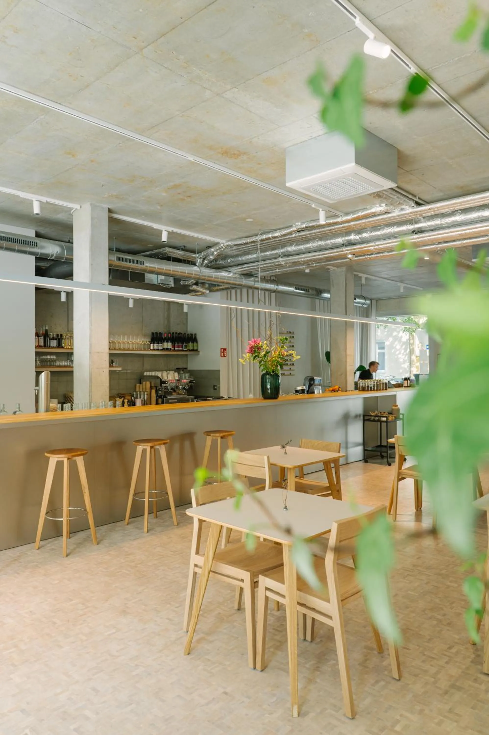 Restaurant/places to eat in Carlotta Apartments