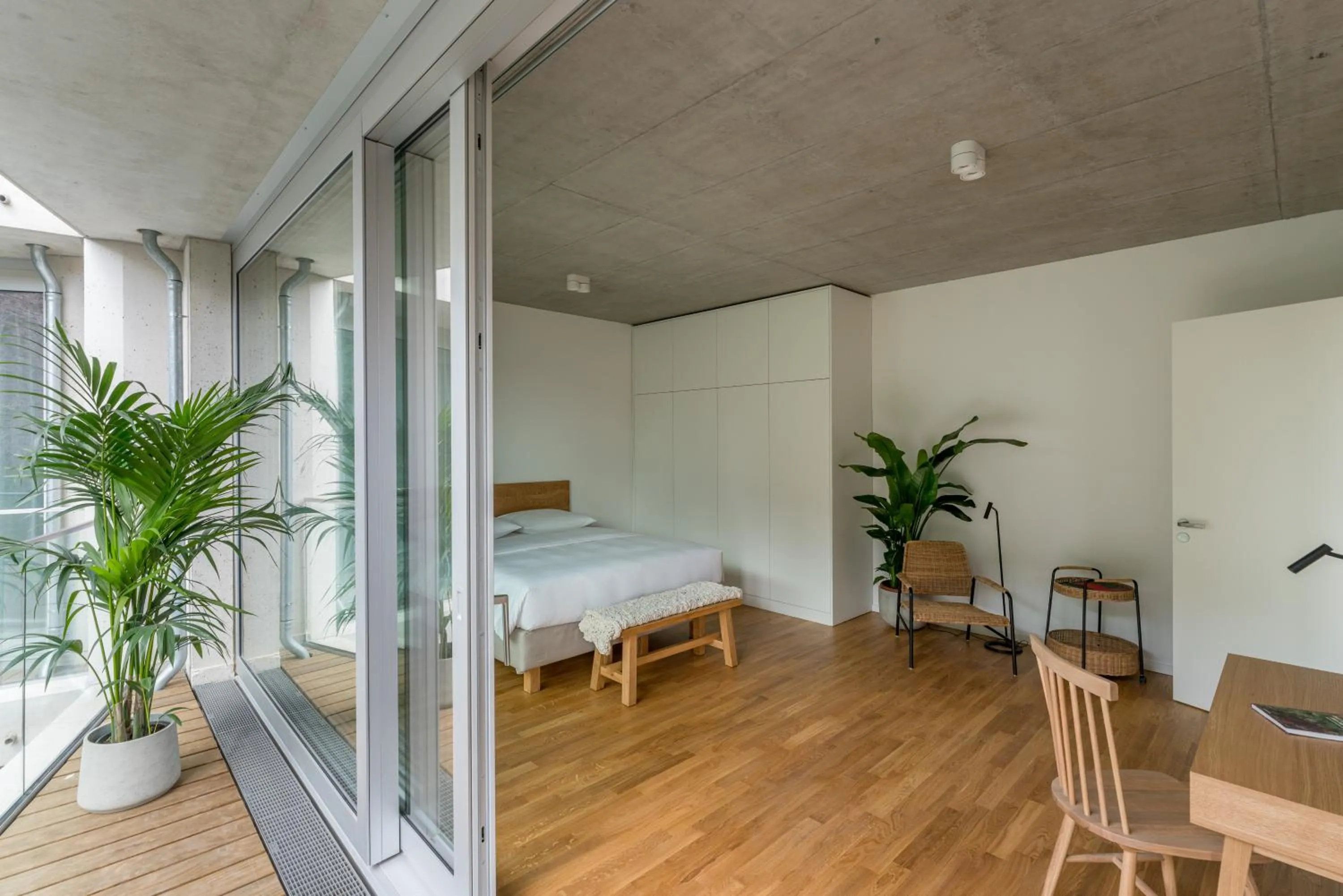 Bed in Carlotta Apartments