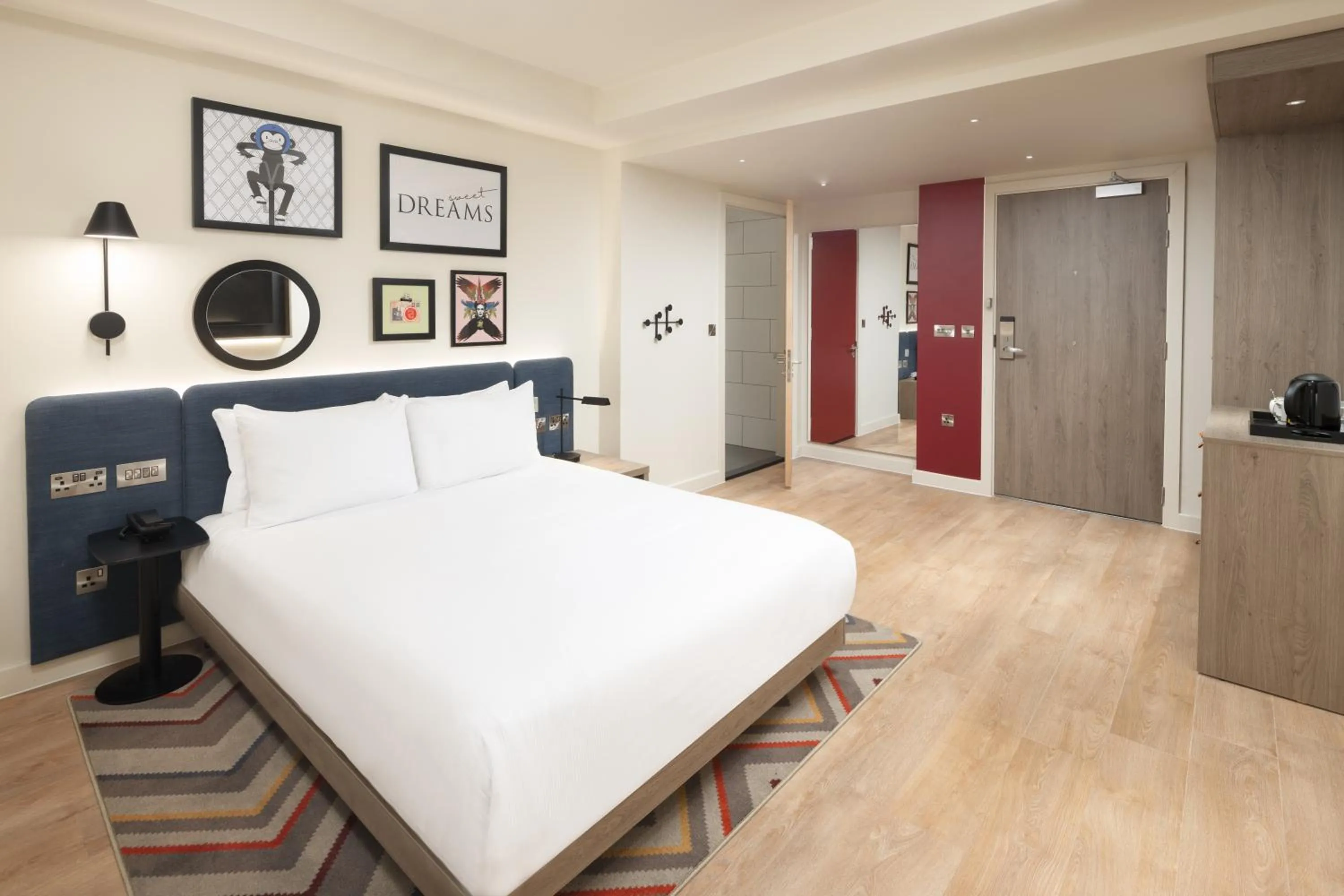 Bedroom, Bed in Hampton By Hilton London City