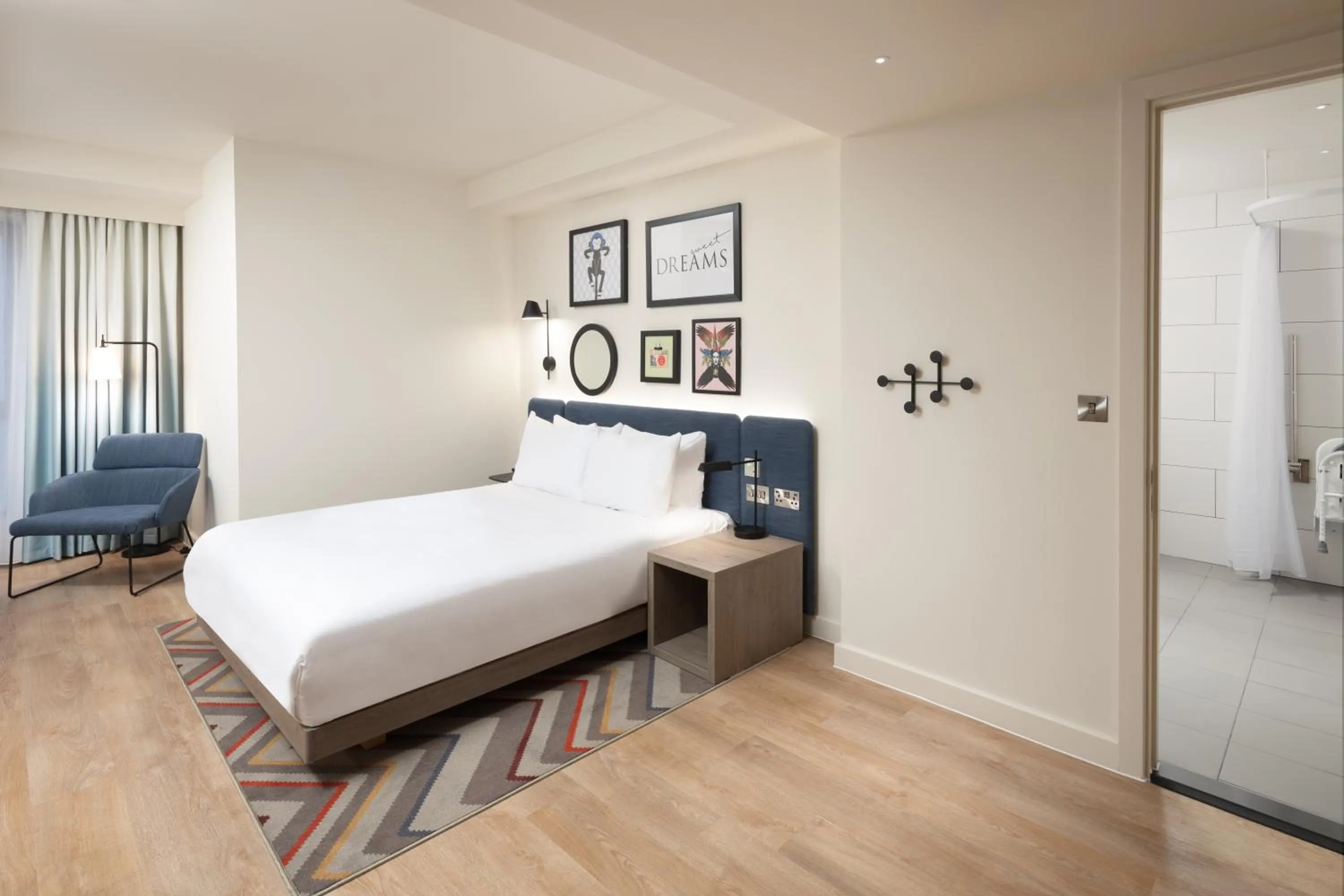 Bedroom, Bed in Hampton By Hilton London City
