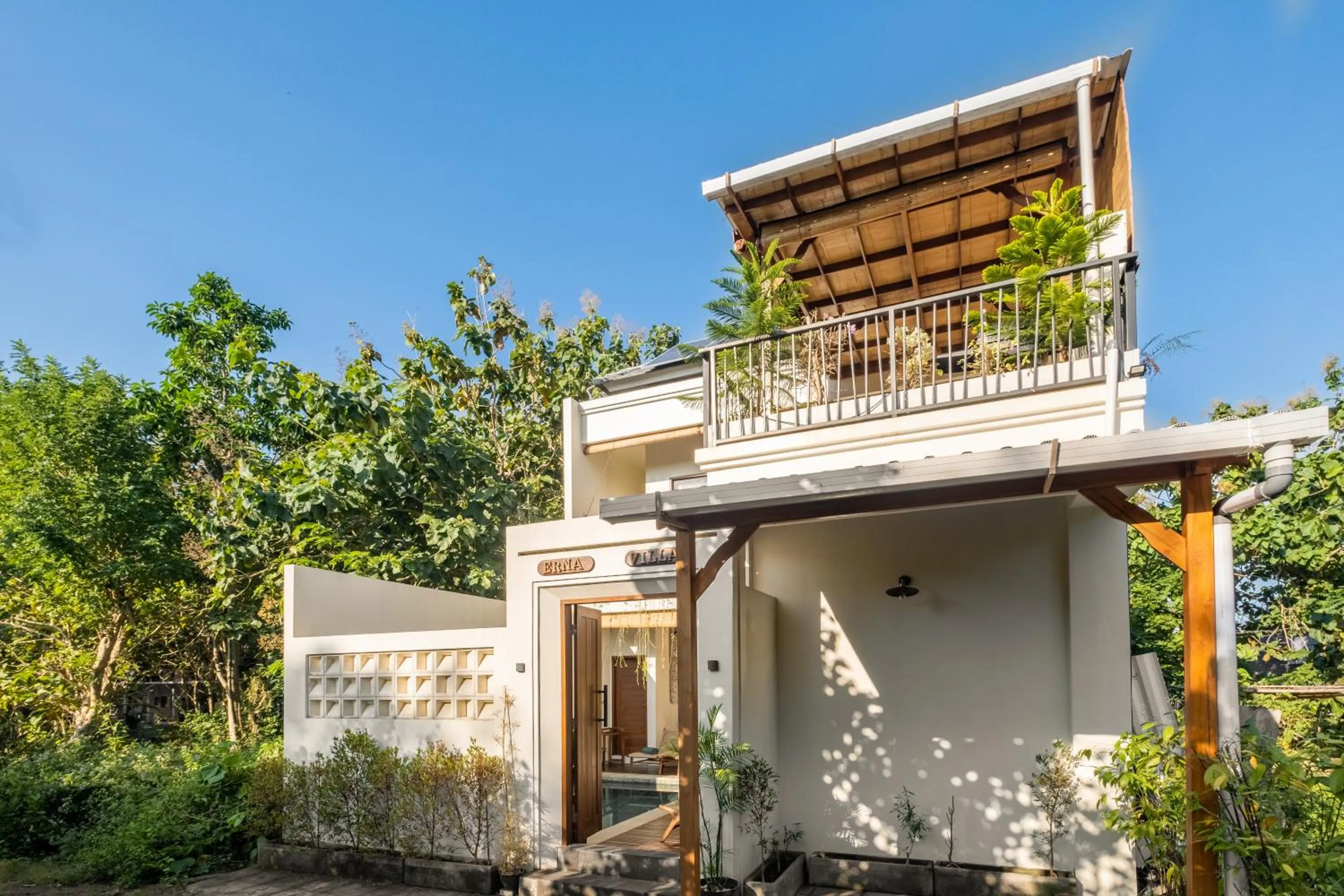 Property building in Erna Villa