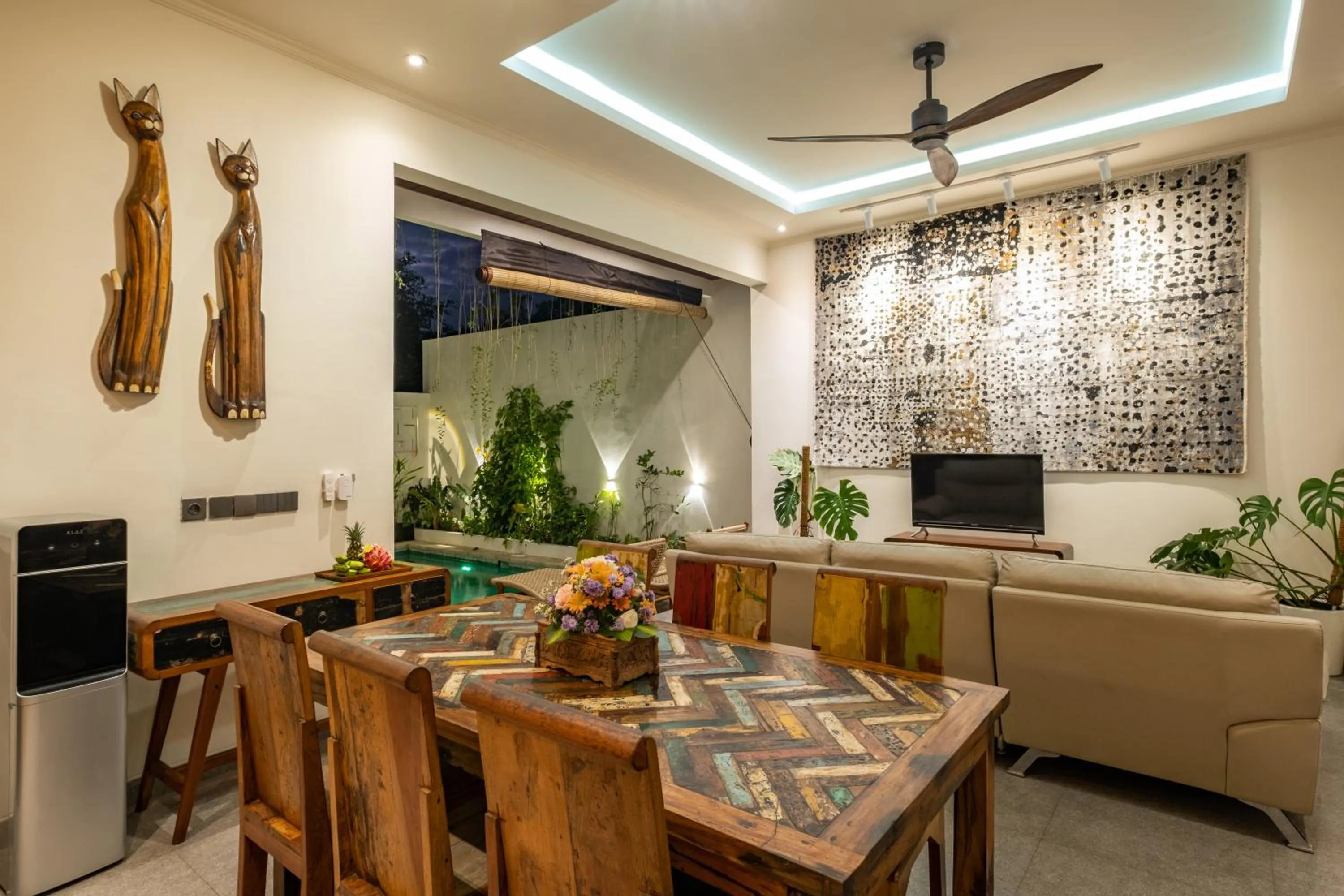 Communal lounge/ TV room in Erna Villa