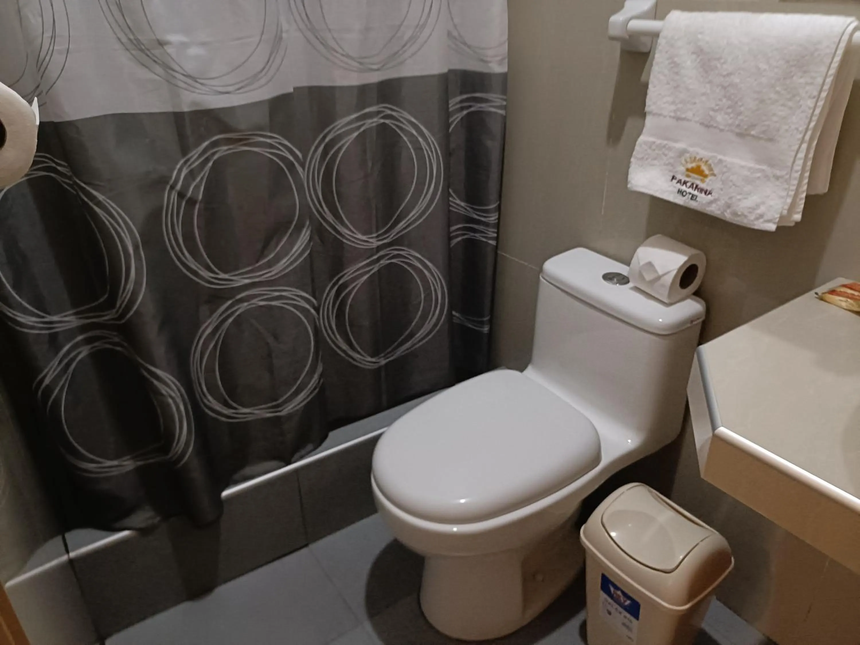 Shower in PAKARINA HOTEL