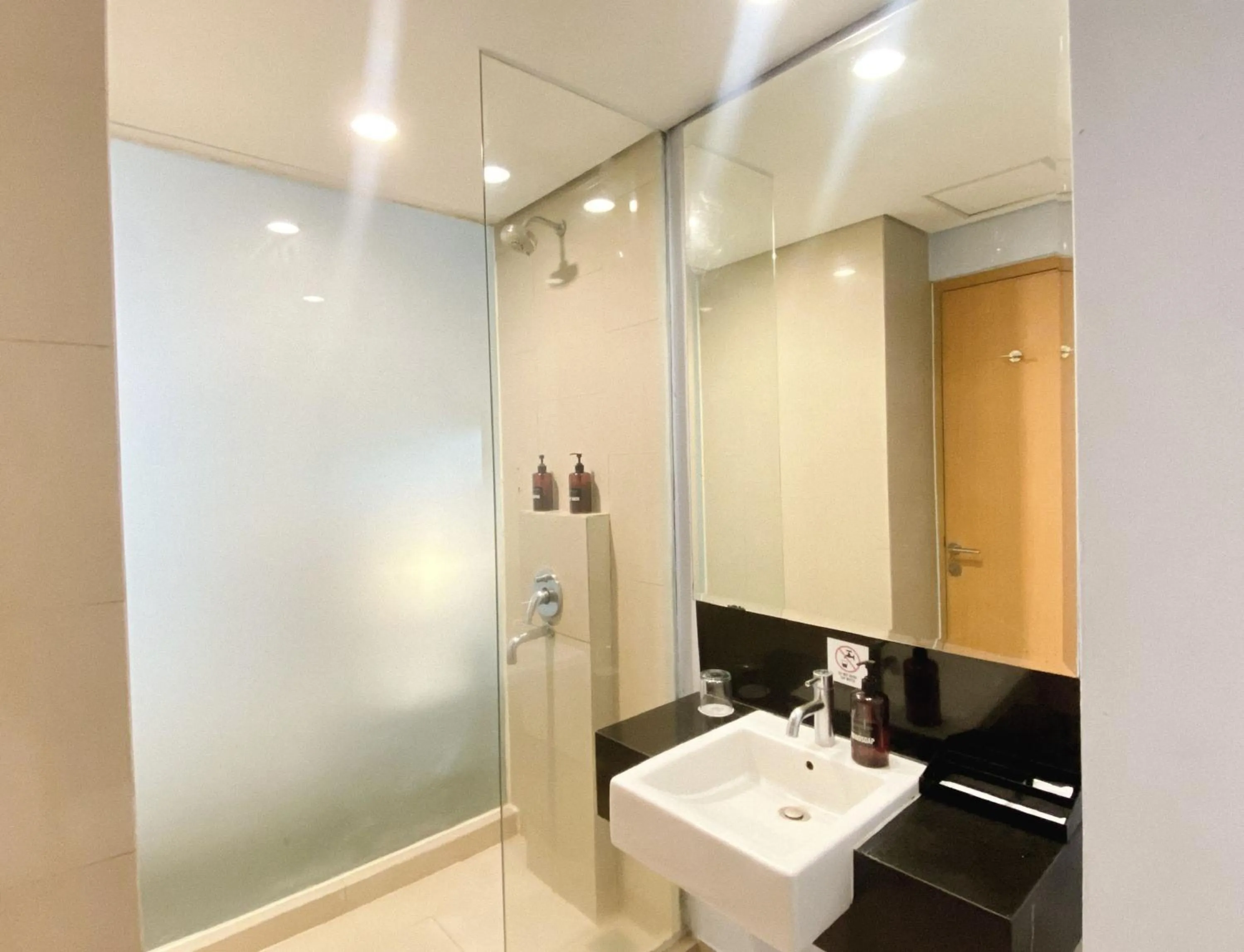 Executive Twin Room in Luminor Hotel Metro Indah Bandung - Free Breakfast - Free Exclusive Gym - Free Aesthetic Afternoon Tea or Coffee