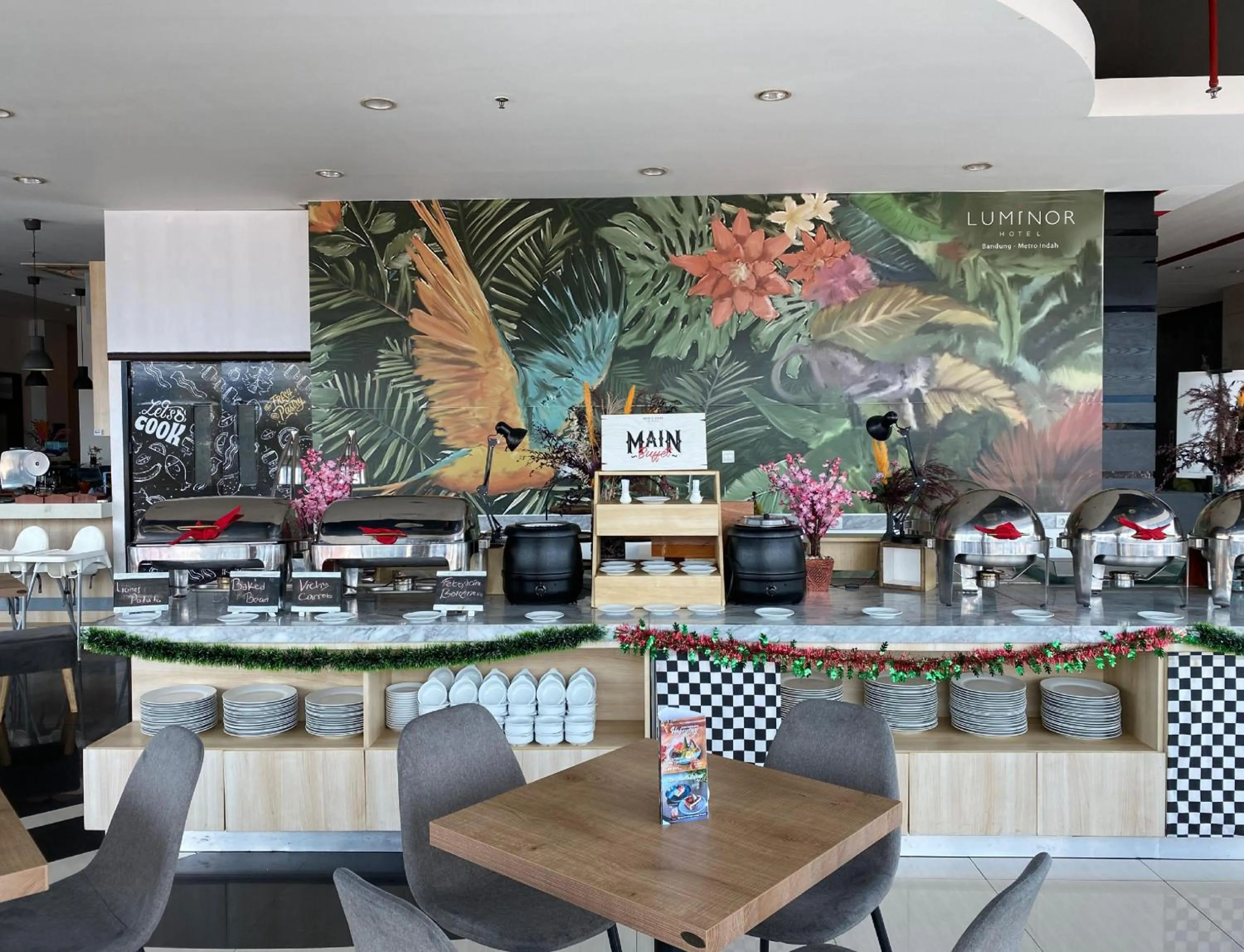 Restaurant/places to eat in Luminor Hotel Metro Indah Bandung - Free Breakfast - Free Exclusive Gym - Free Aesthetic Afternoon Tea or Coffee