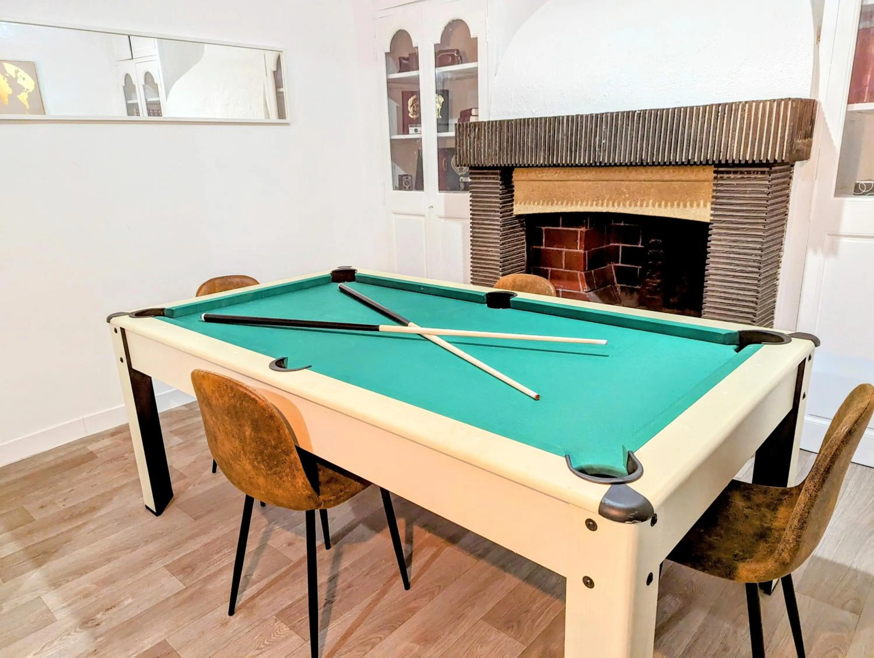 Appartement 3 chambres avec billard - centre
