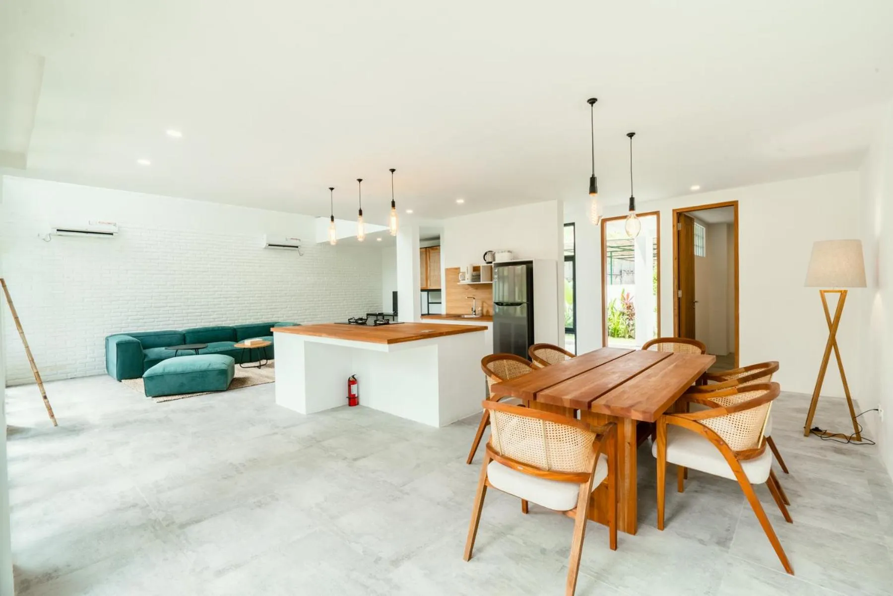 Kitchen or kitchenette in Umalas Living Villa