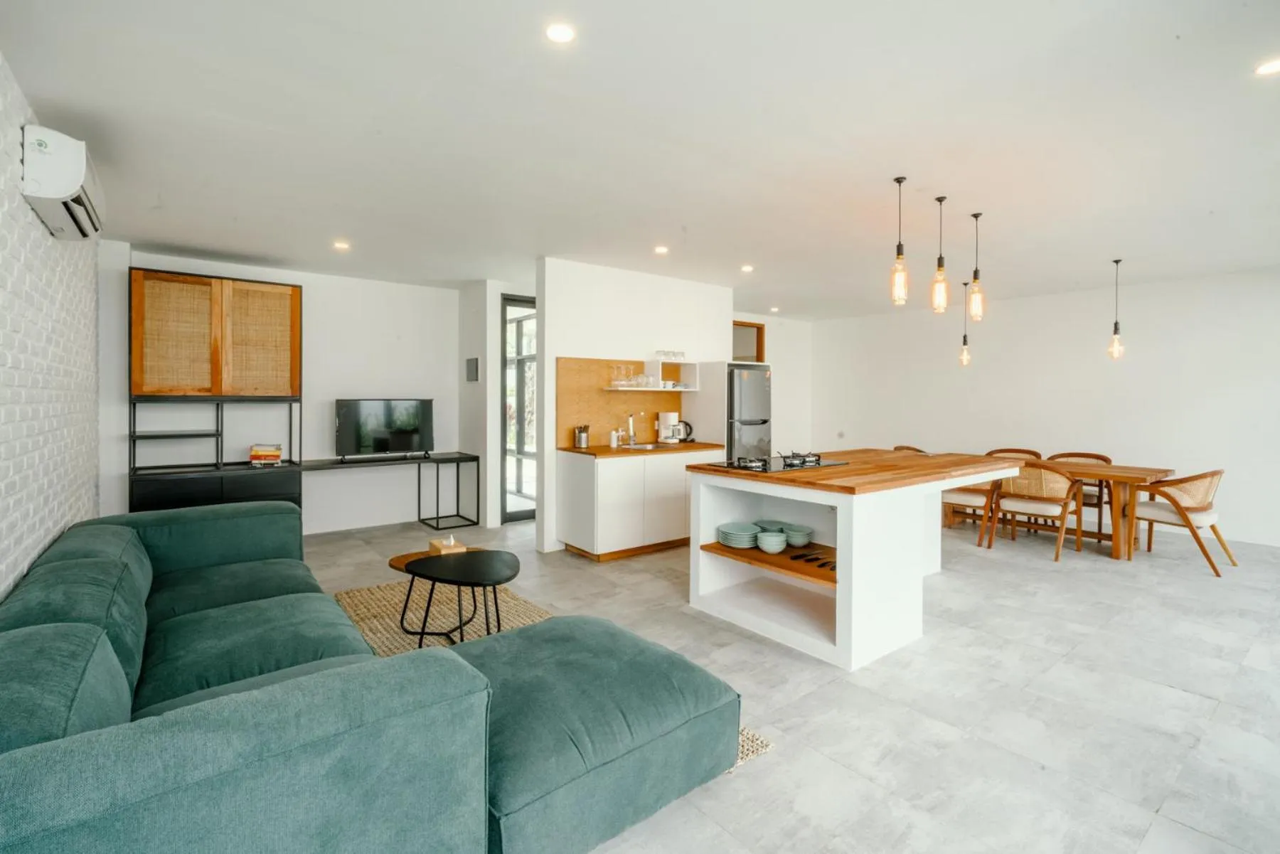 Kitchen or kitchenette in Umalas Living Villa