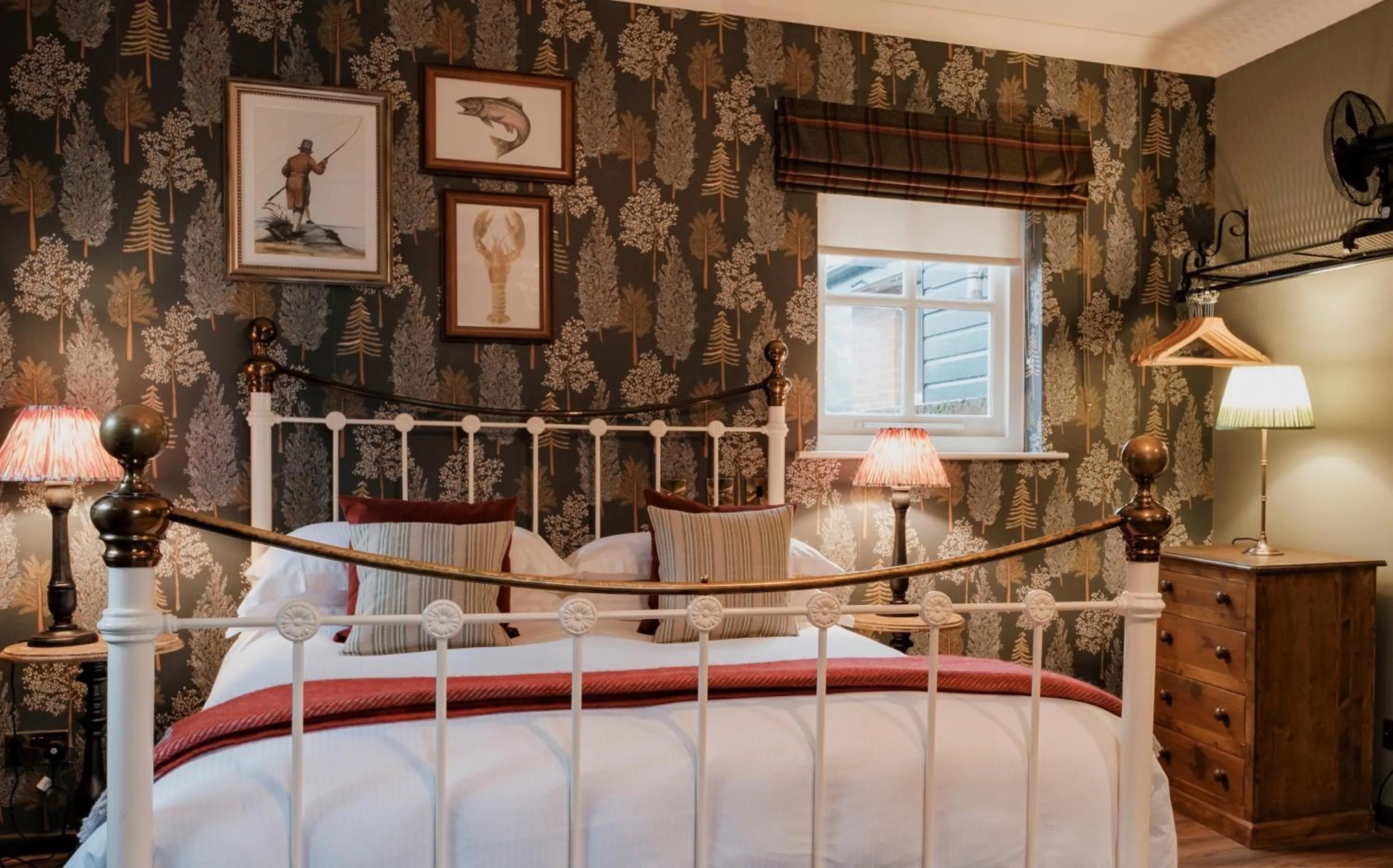 Bed in Fisherman's Haunt Hotel