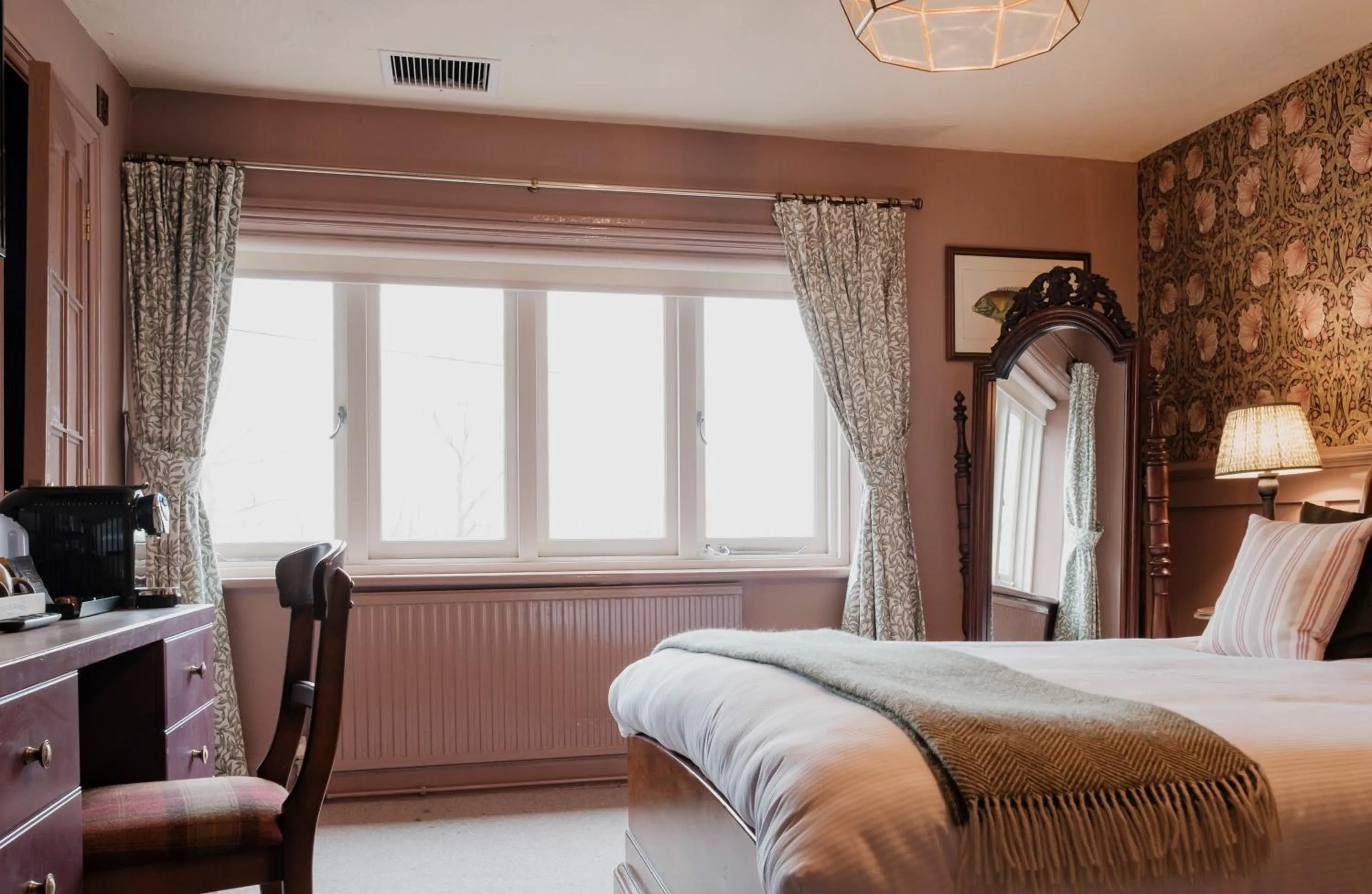 Photo of the whole room in Fisherman's Haunt Hotel