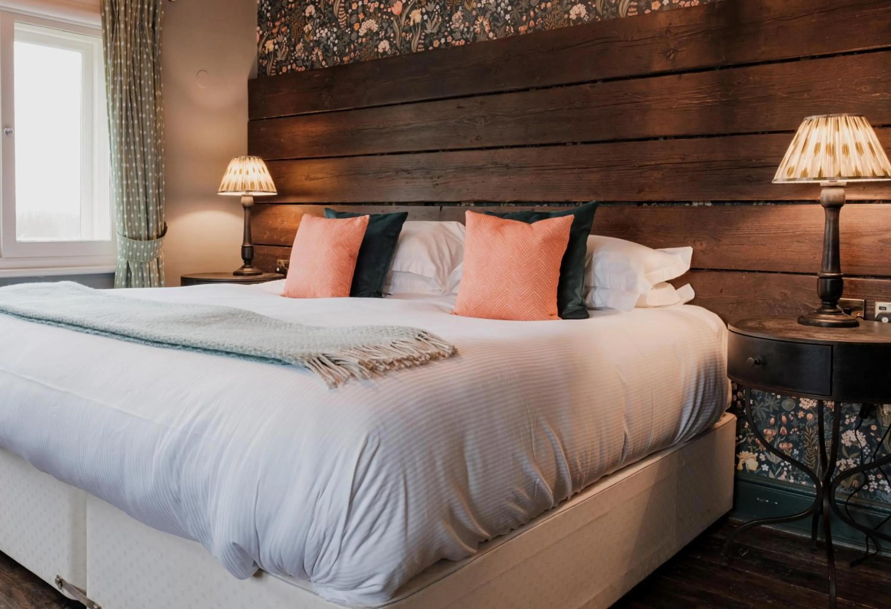 Bed in Fisherman's Haunt Hotel