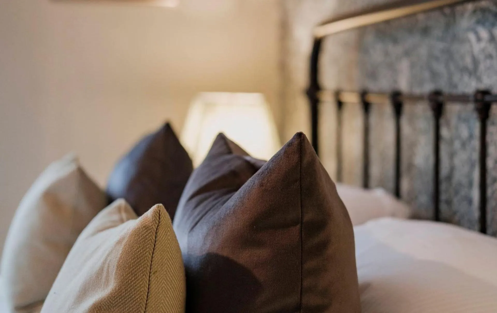 Bed in Fisherman's Haunt Hotel