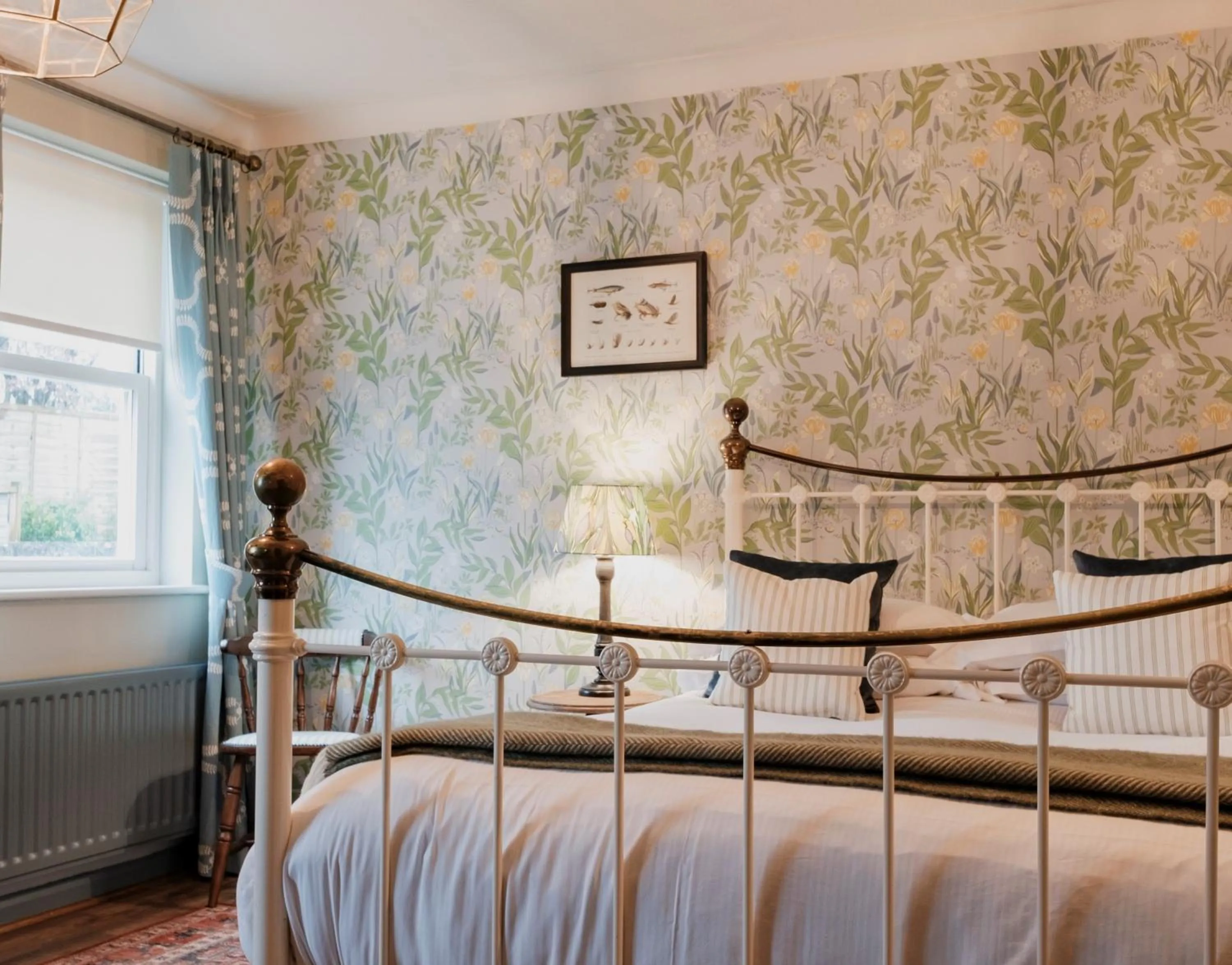 Bed in Fisherman's Haunt Hotel