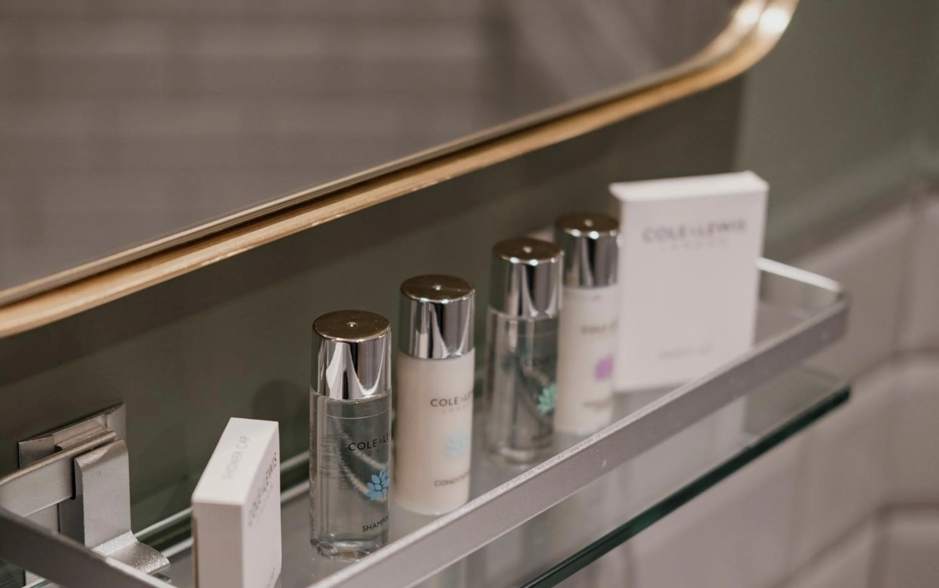 Bathroom in Fisherman's Haunt Hotel