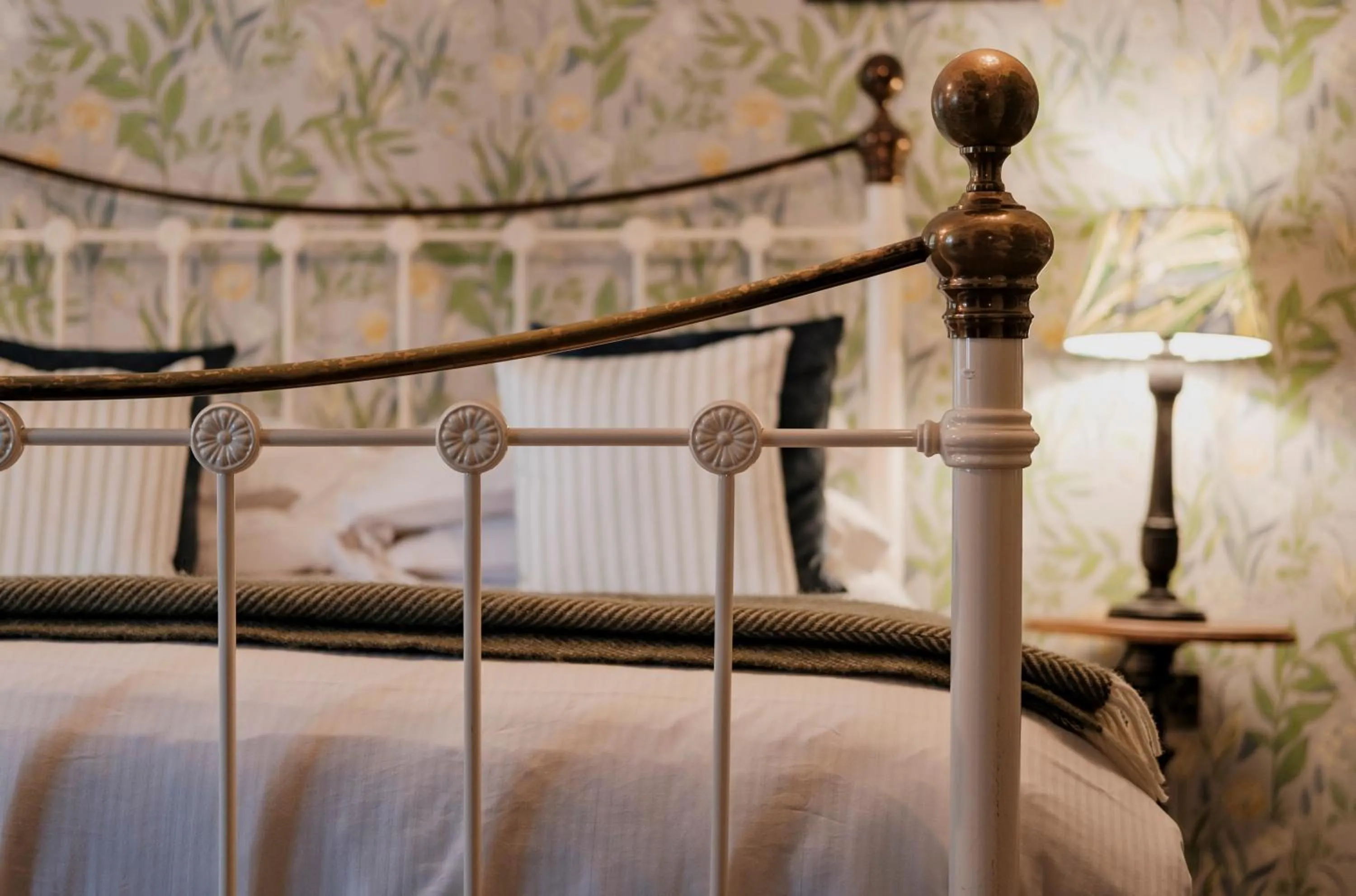 Bed in Fisherman's Haunt Hotel