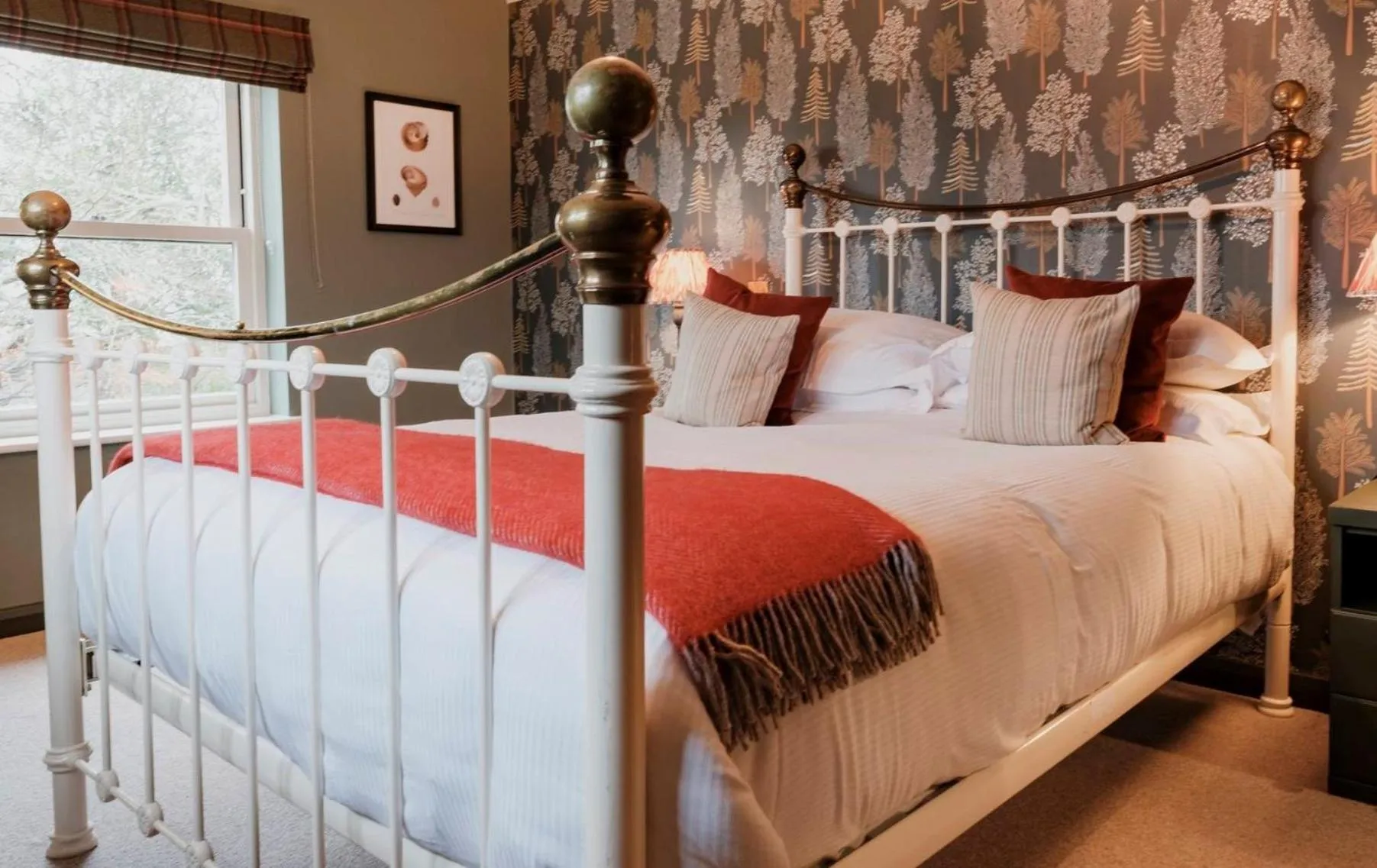 Bed in Fisherman's Haunt Hotel