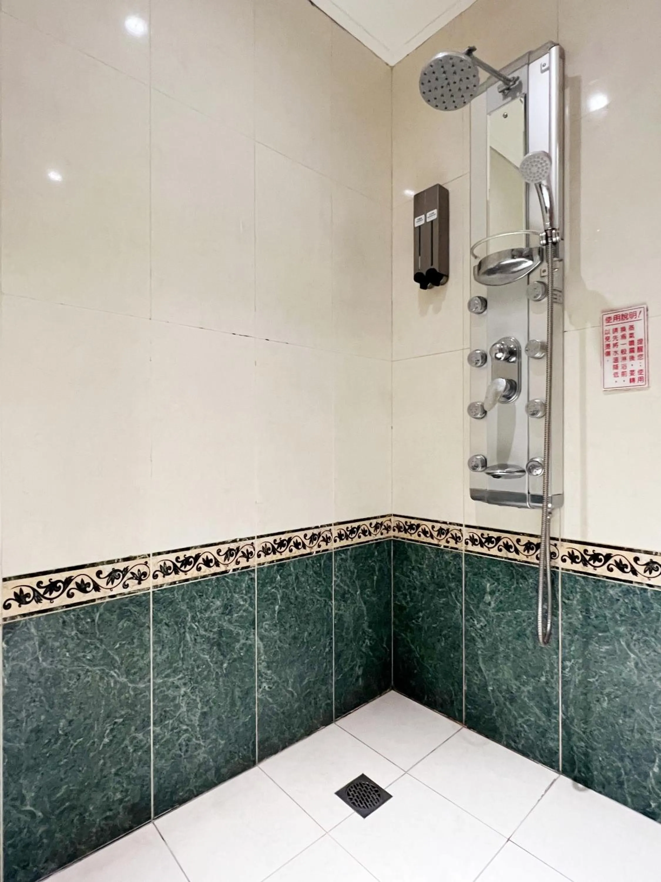 Shower in 喜客商旅 Seeker Hotel - Sanchong