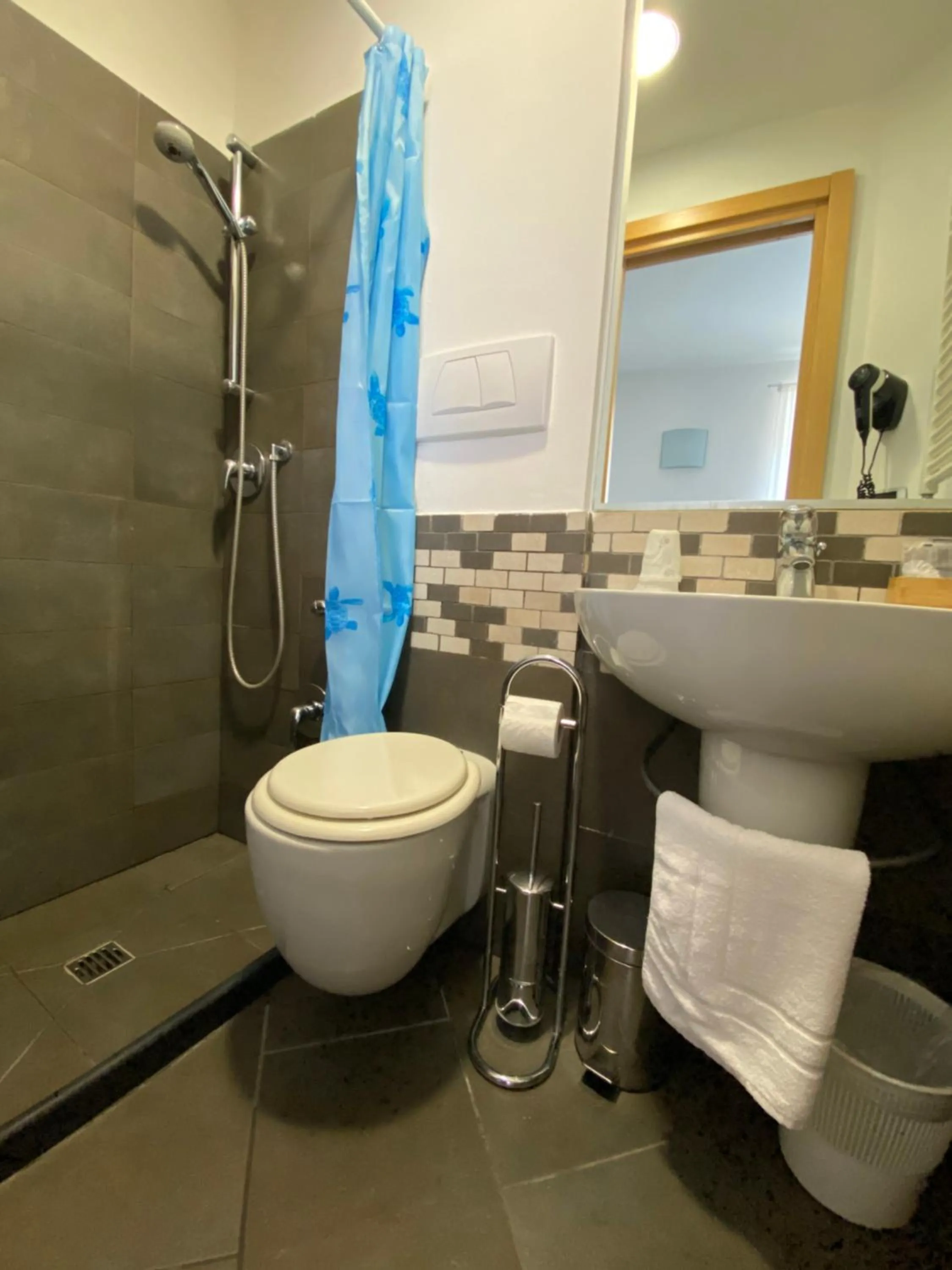 Toilet in Pensione Sorriso