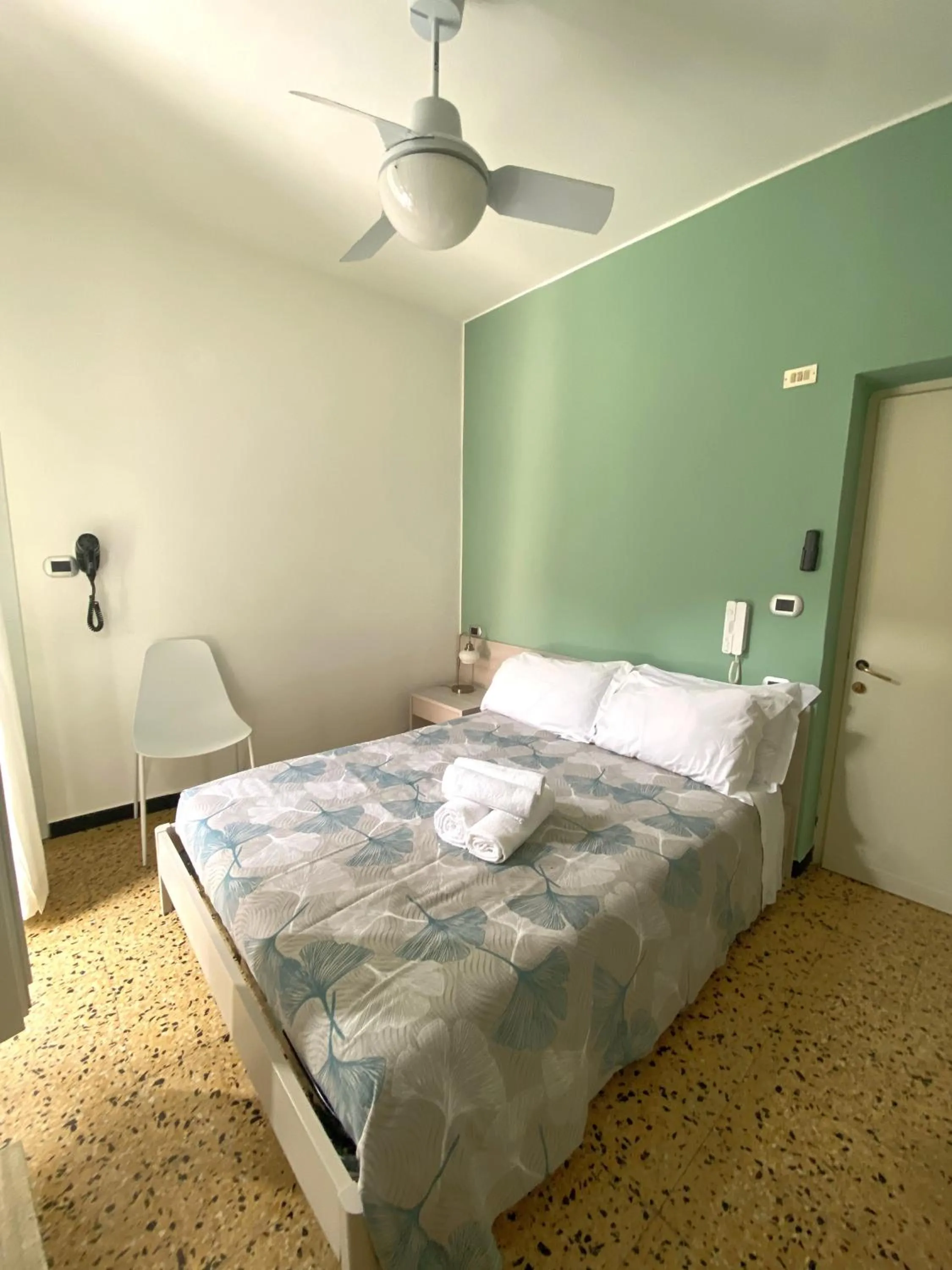 Photo of the whole room, Bed in Pensione Sorriso