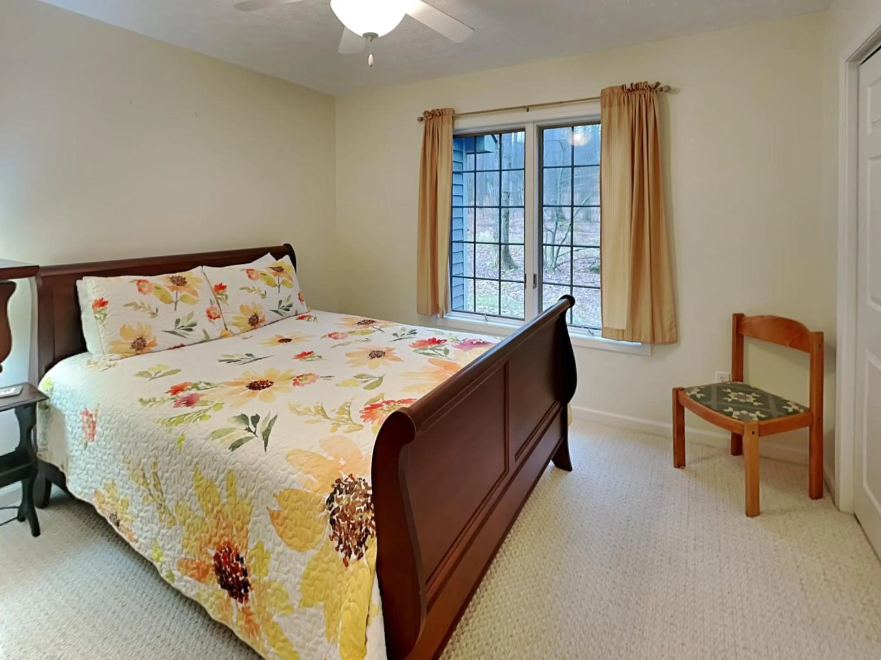 Bed in Butterfly Retreat