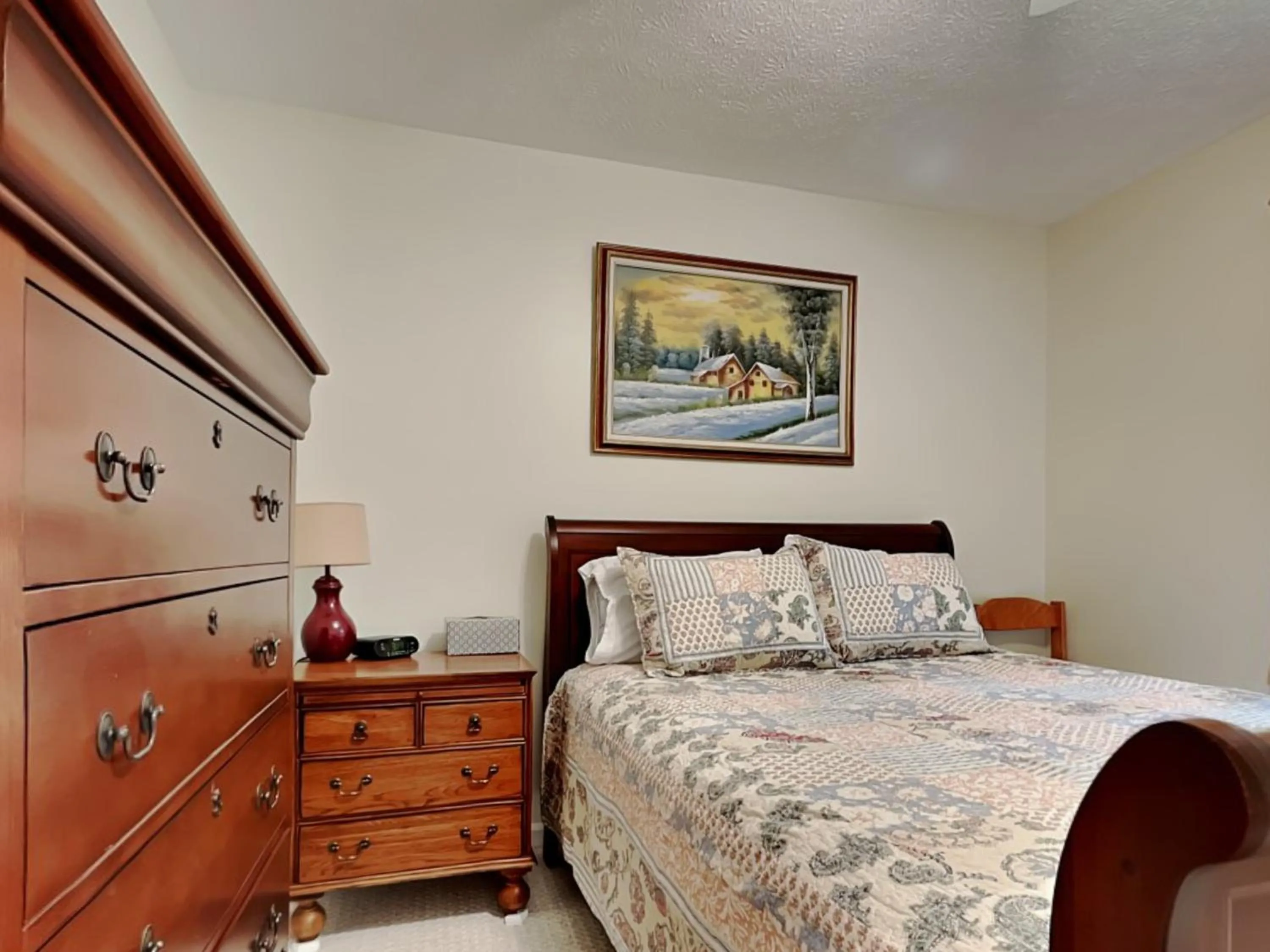 Property building, Bed in Butterfly Retreat