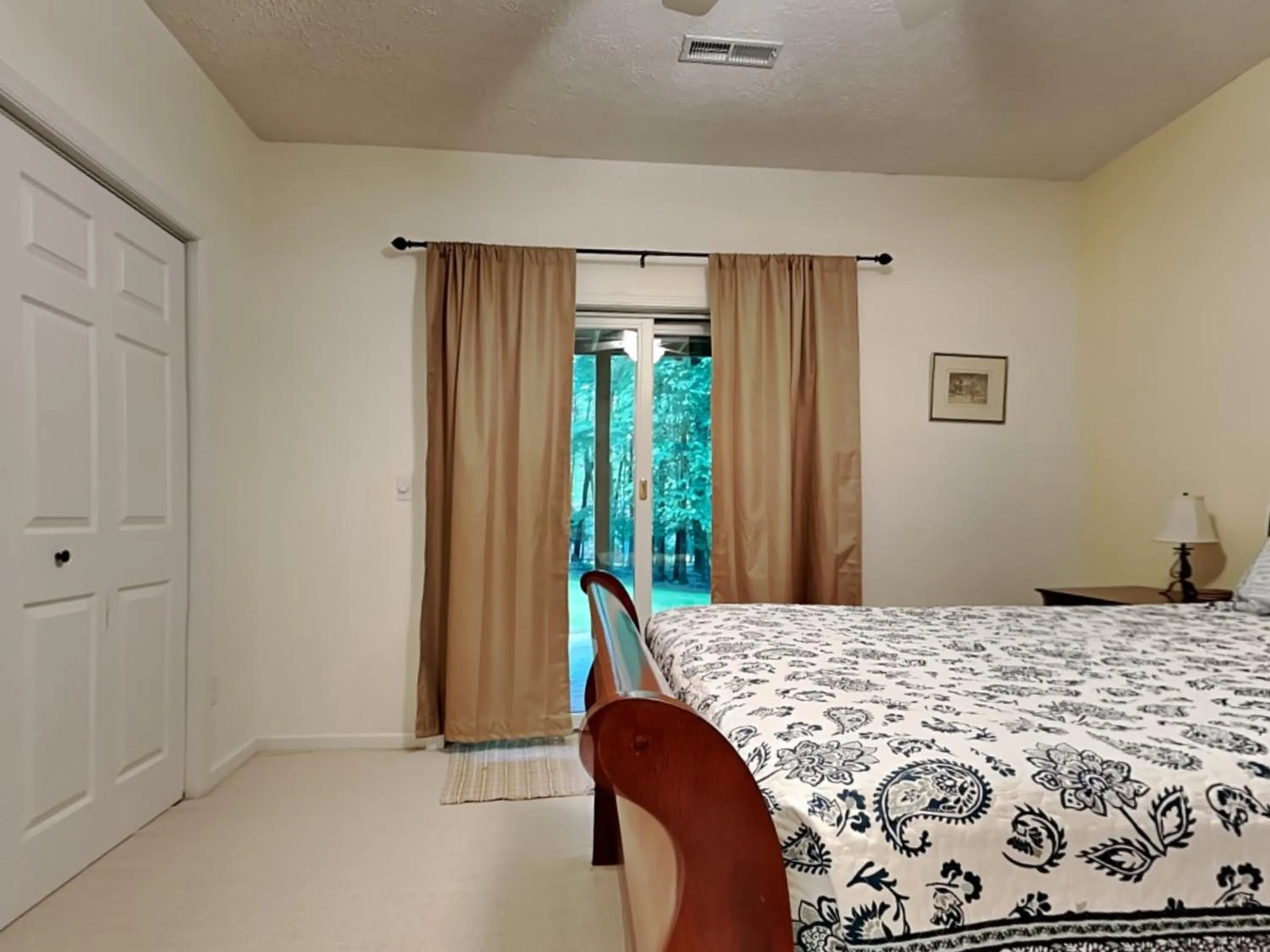 Property building, Bed in Butterfly Retreat