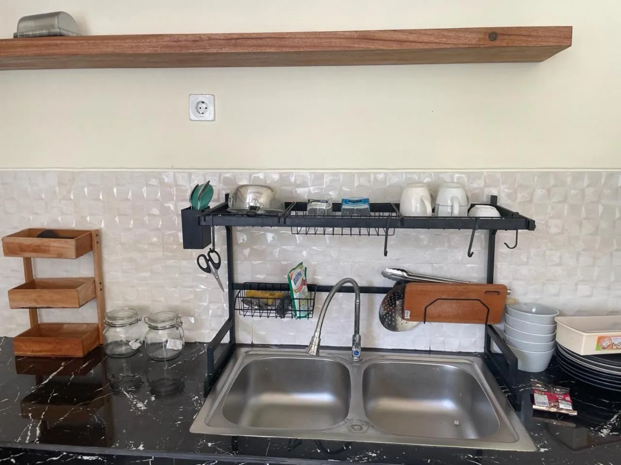 Kitchen or kitchenette in Sandz House