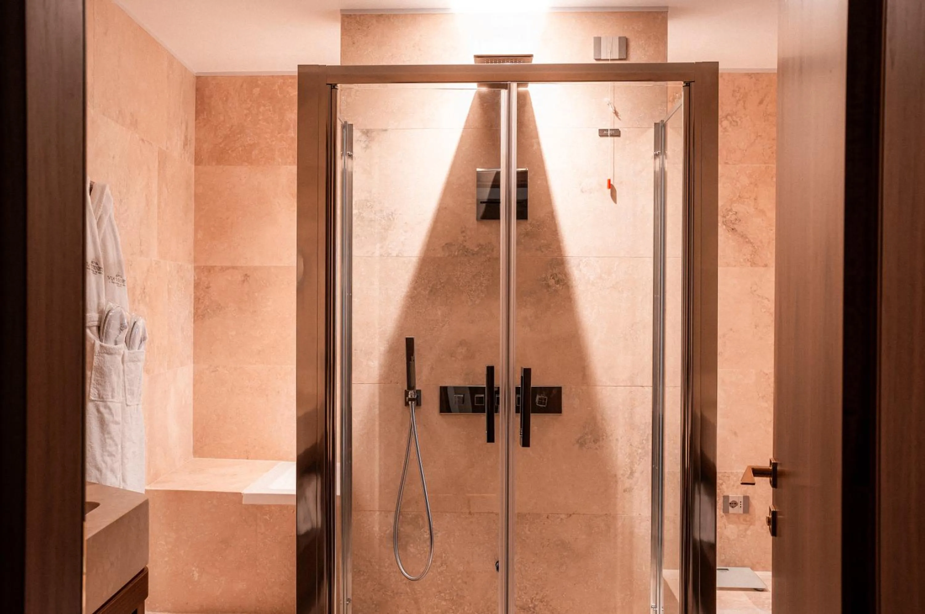 Shower in Hotel Via Veneto