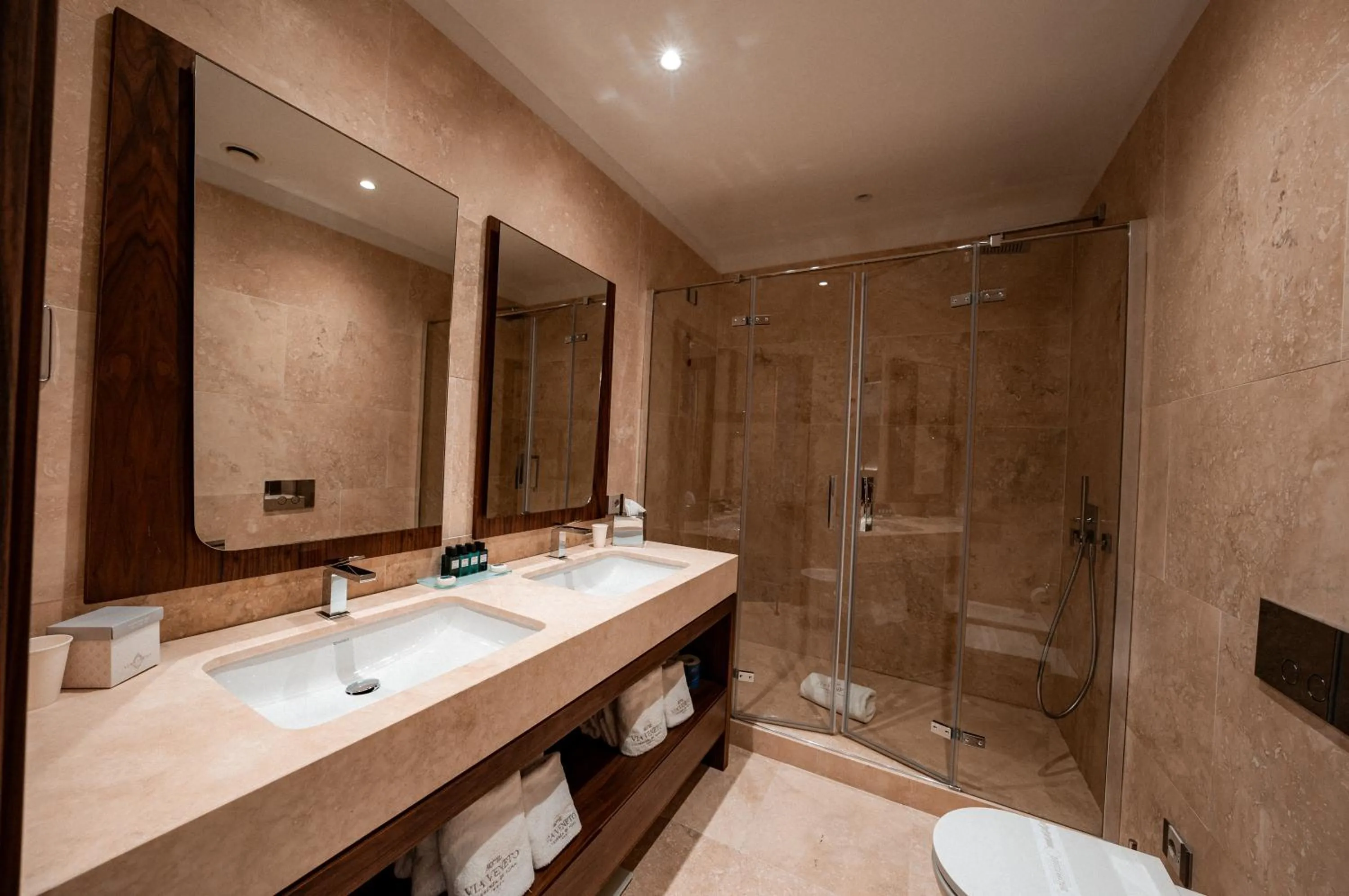 Shower in Hotel Via Veneto