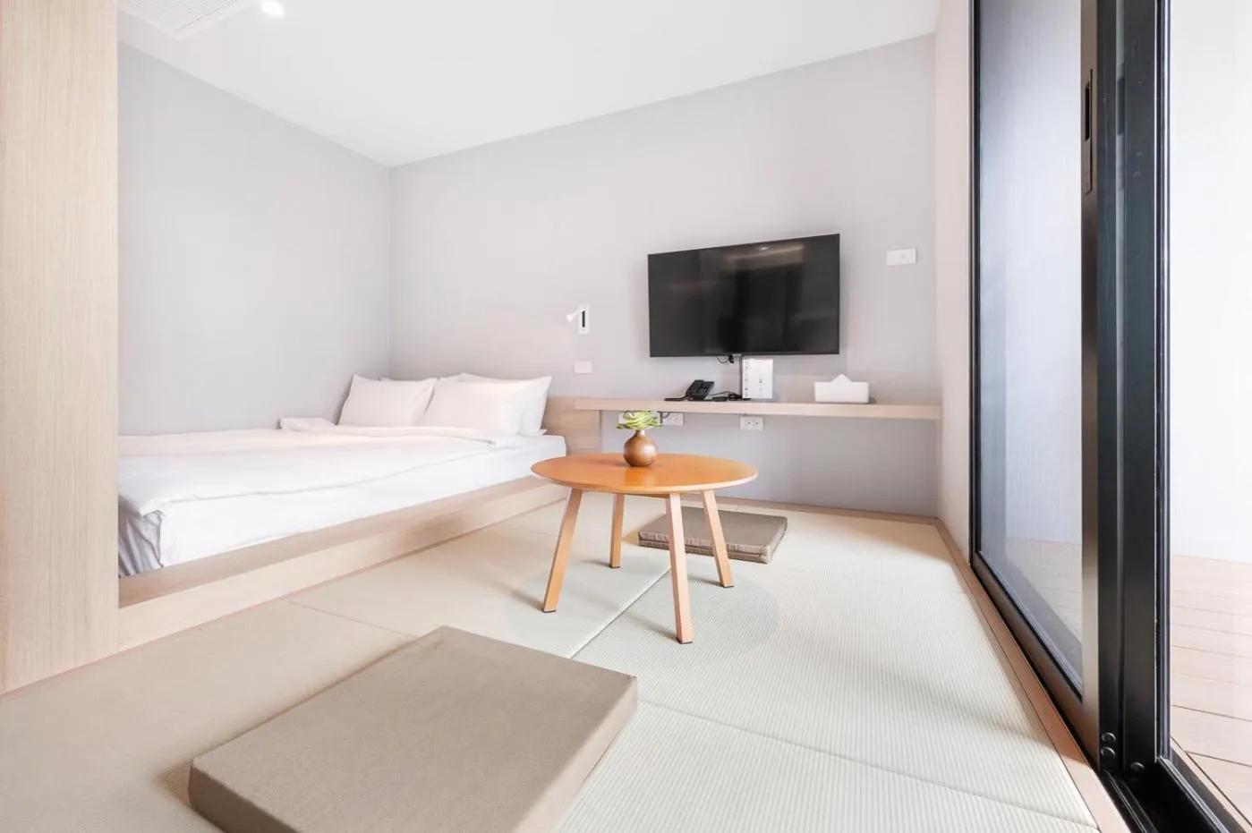 Bed in LiveZen Bangkok Sukhumvit