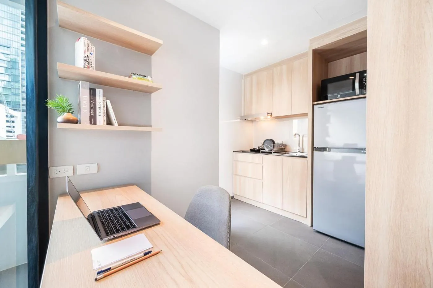 Kitchen or kitchenette in LiveZen Bangkok Sukhumvit