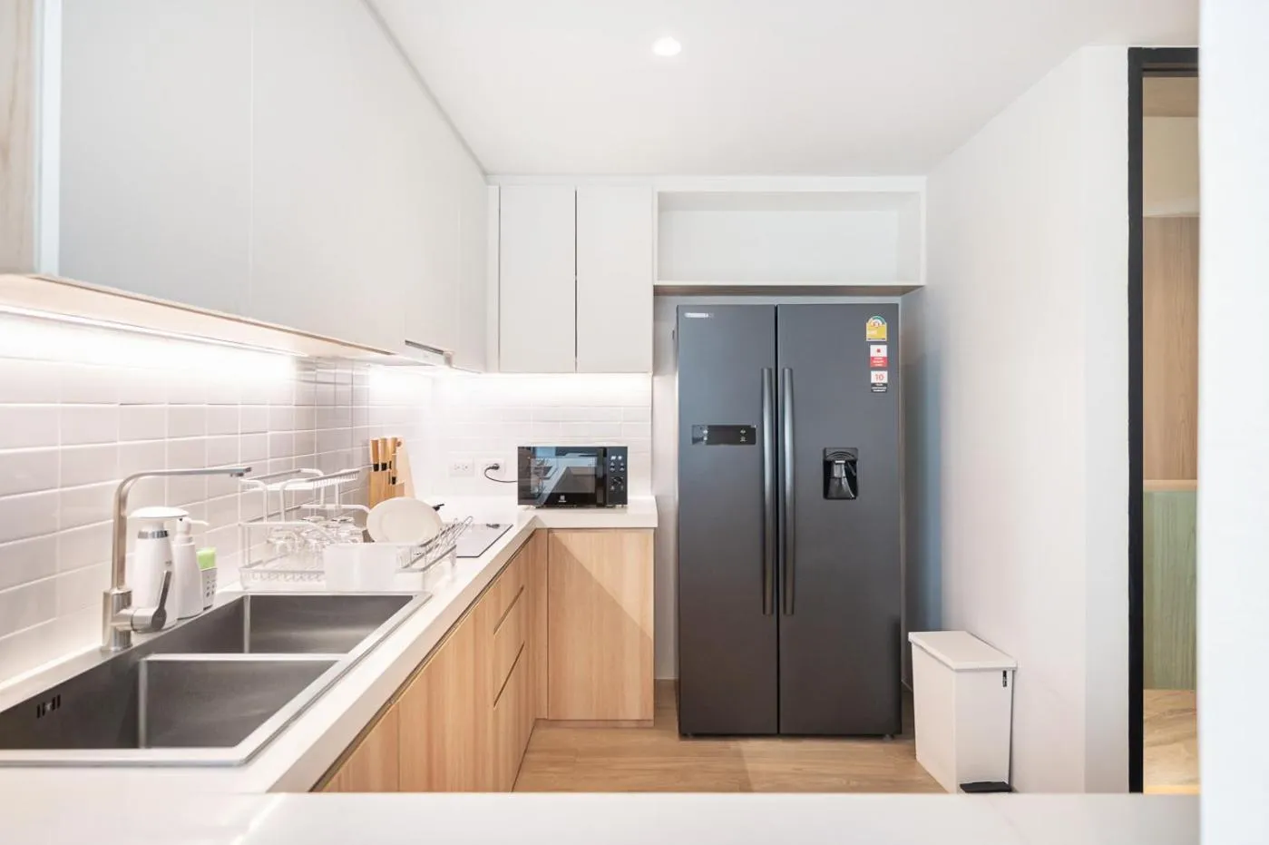 Kitchen or kitchenette in LiveZen Bangkok Sukhumvit