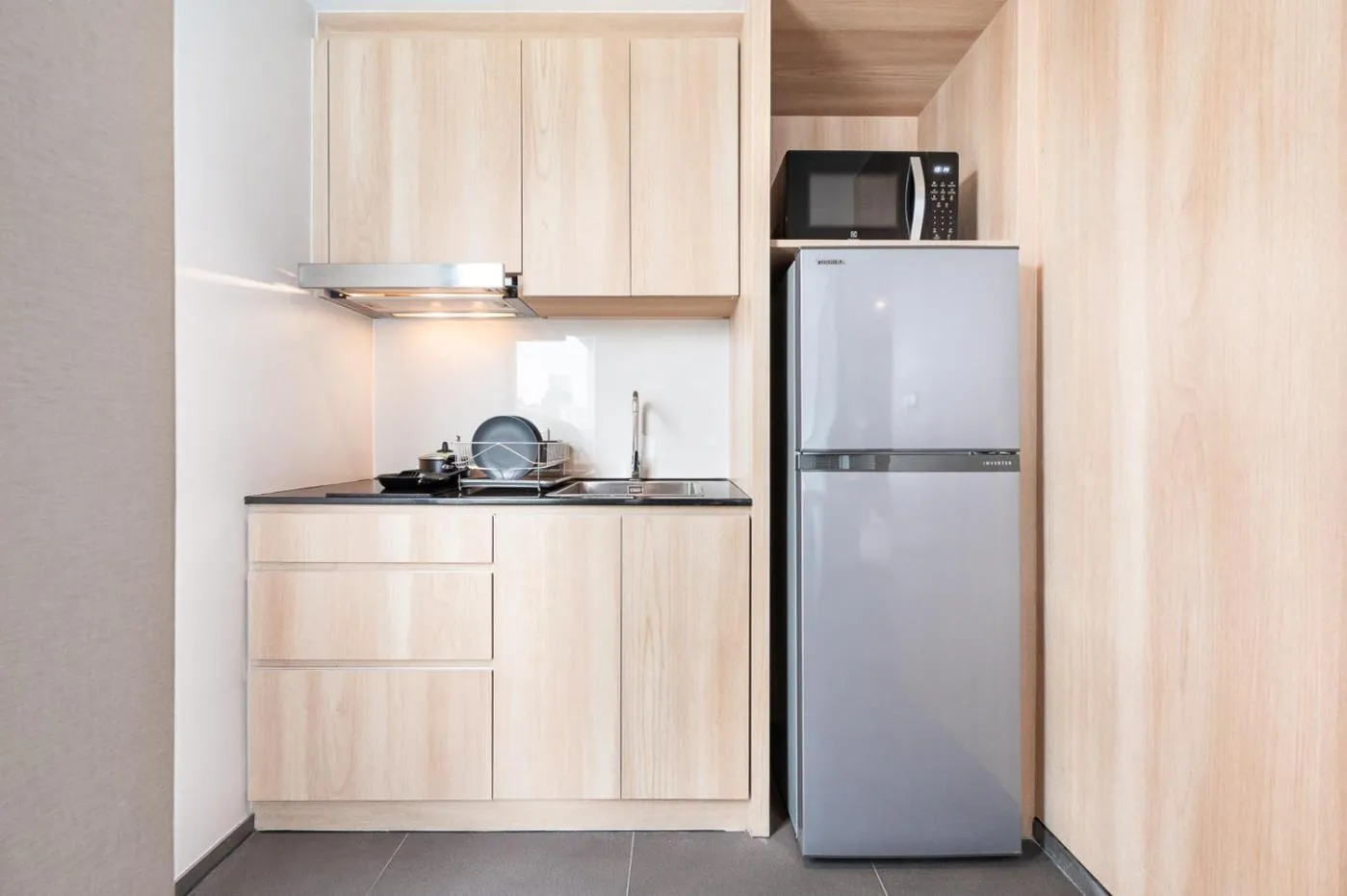 Kitchen or kitchenette in LiveZen Bangkok Sukhumvit