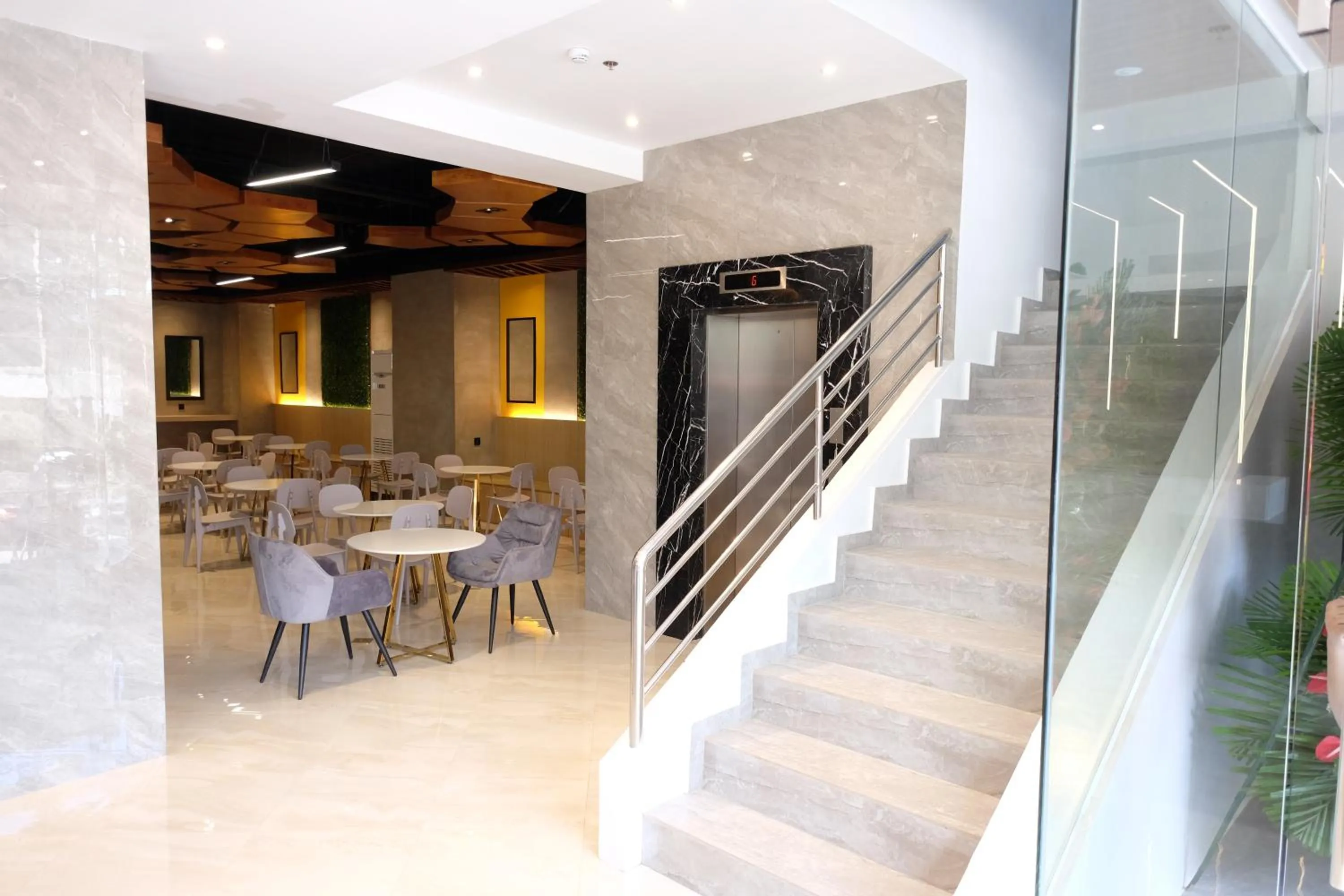 Restaurant/places to eat in City Pod Hotel