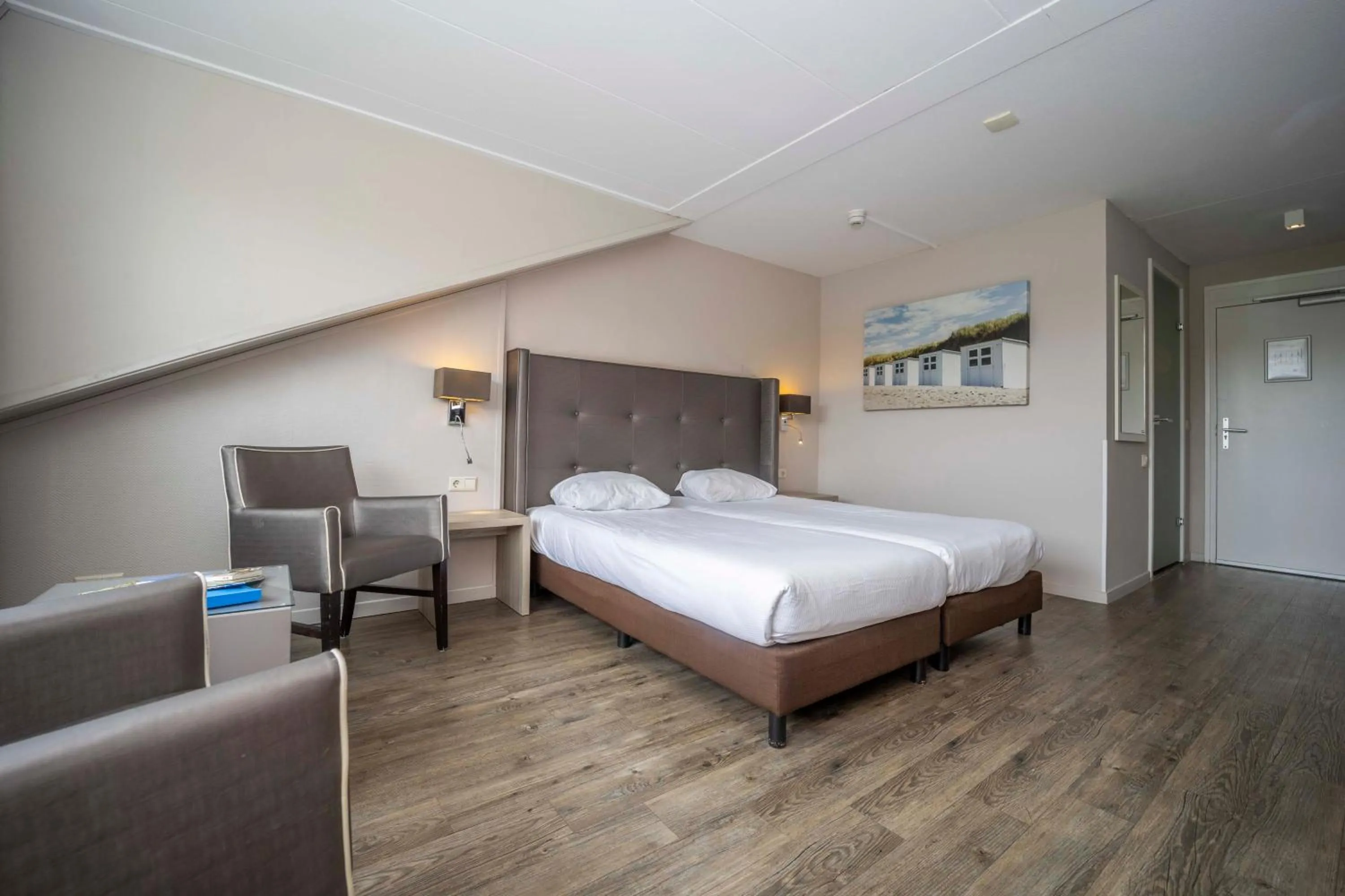Photo of the whole room, Bed in Fletcher Zuiderduin Beachhotel