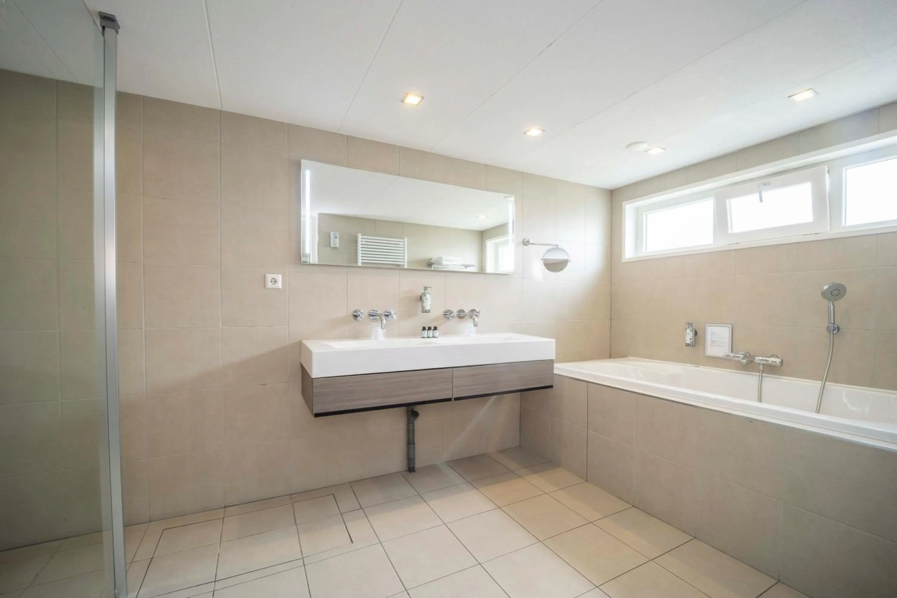 Bathroom in Fletcher Zuiderduin Beachhotel