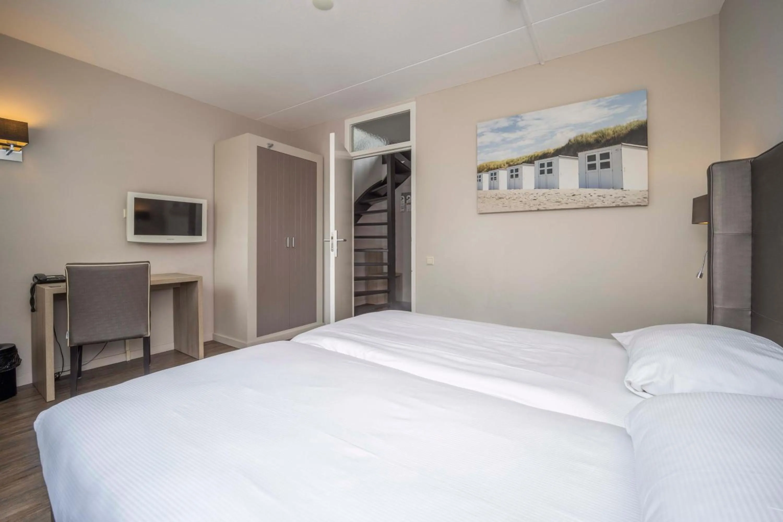 Bedroom, Bed in Fletcher Zuiderduin Beachhotel