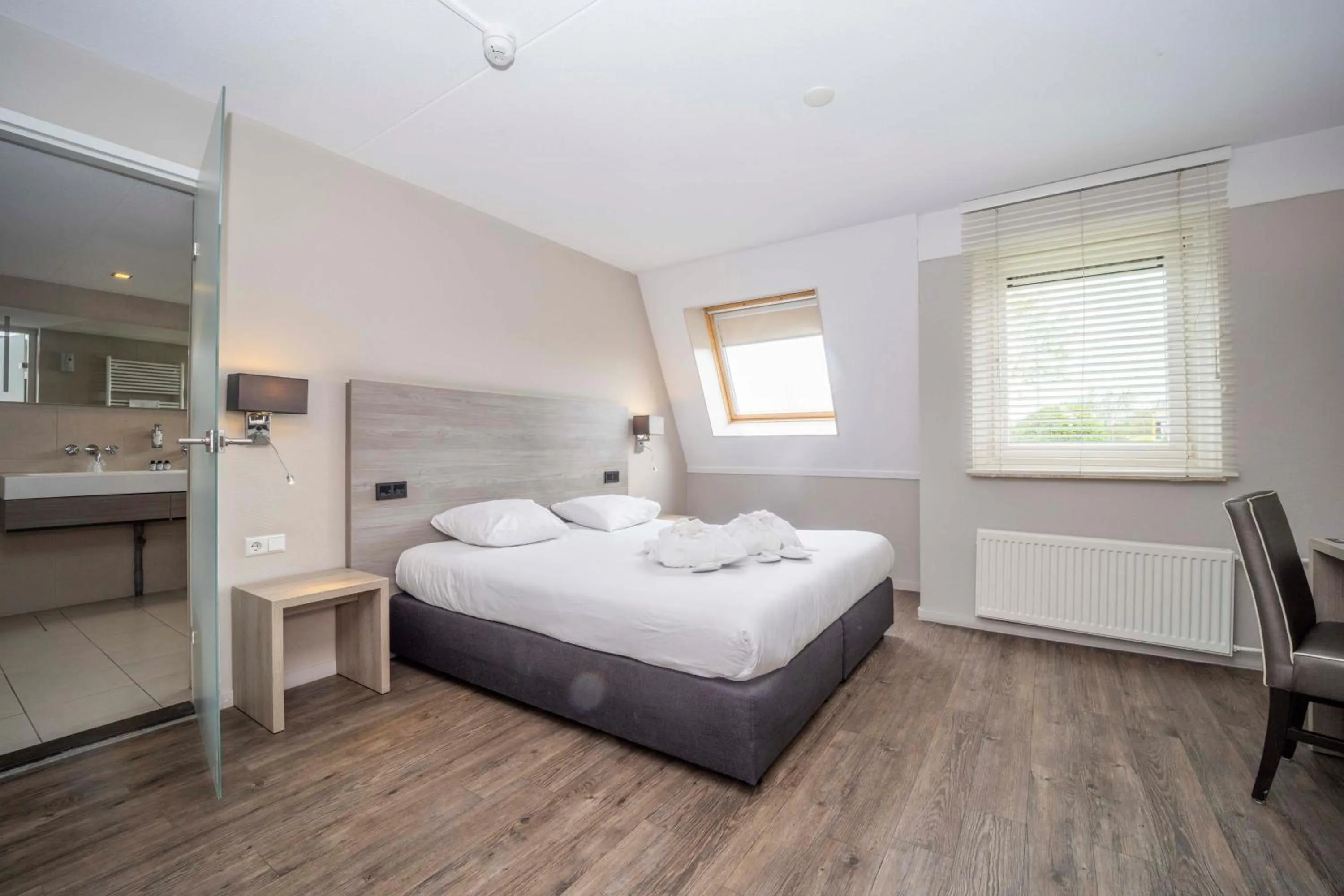 Photo of the whole room, Bed in Fletcher Zuiderduin Beachhotel