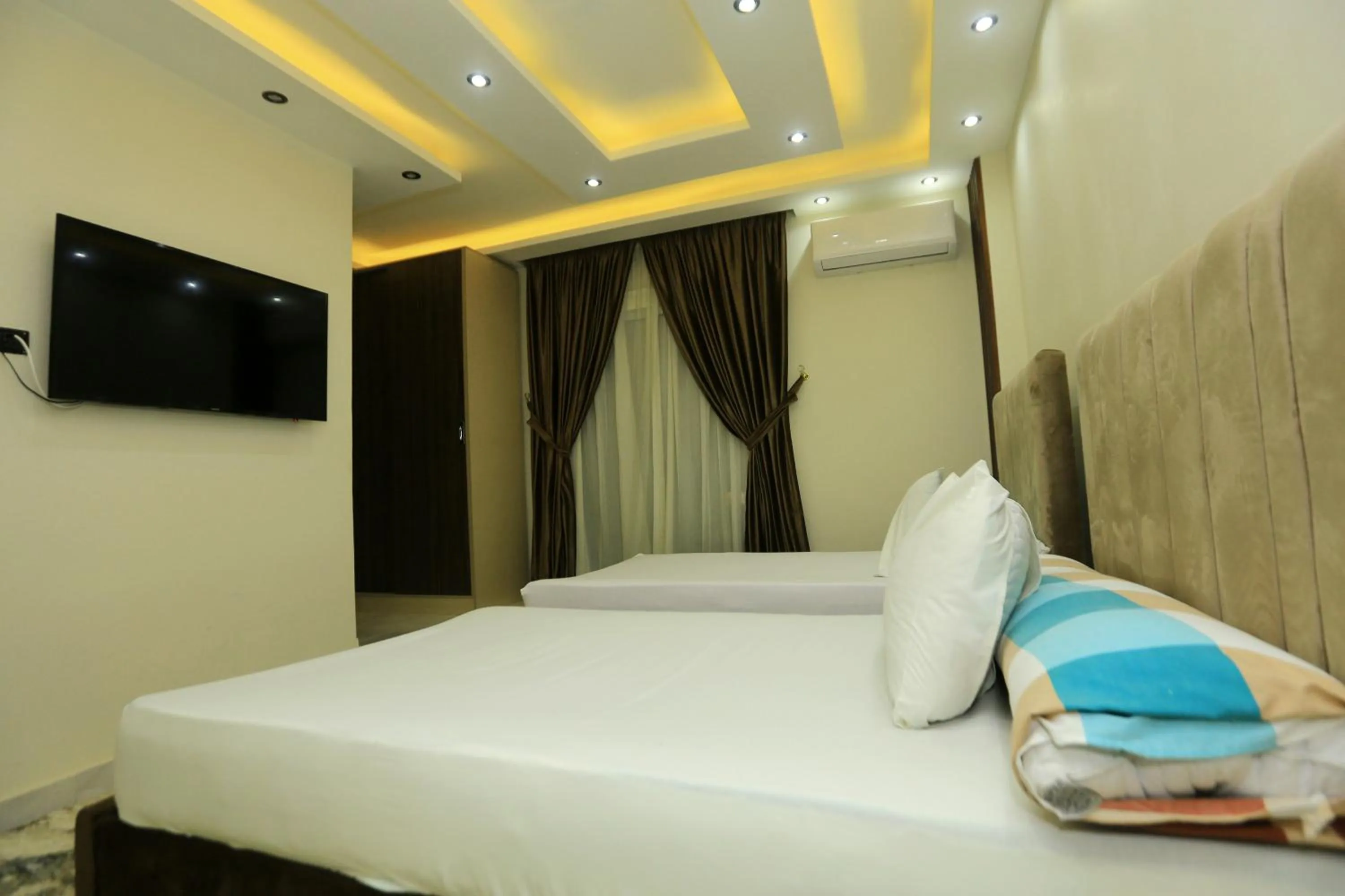 fabulous View pyramids inn