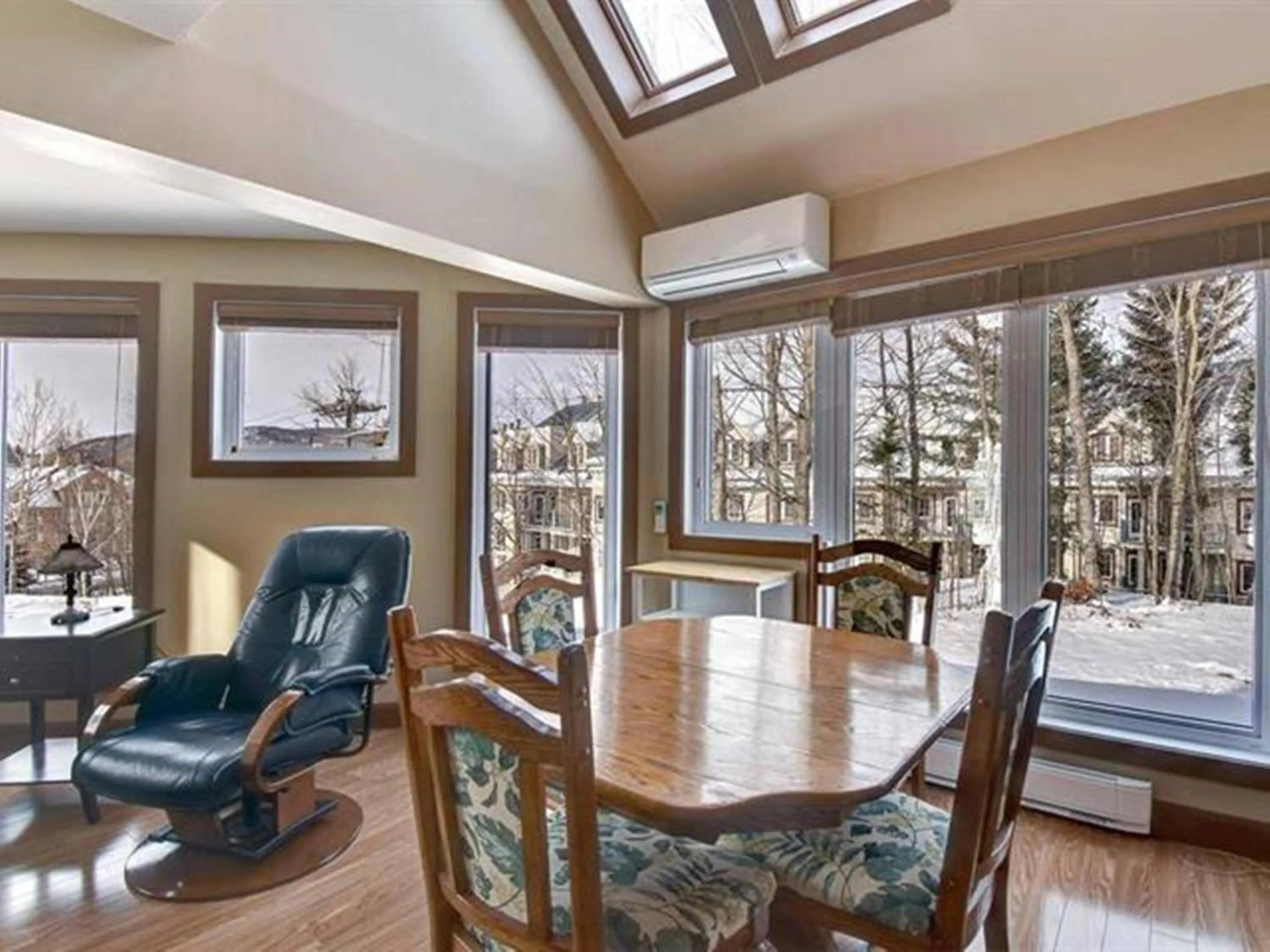 Living room in Bright Condo near the Lake by GLOBALSTAY