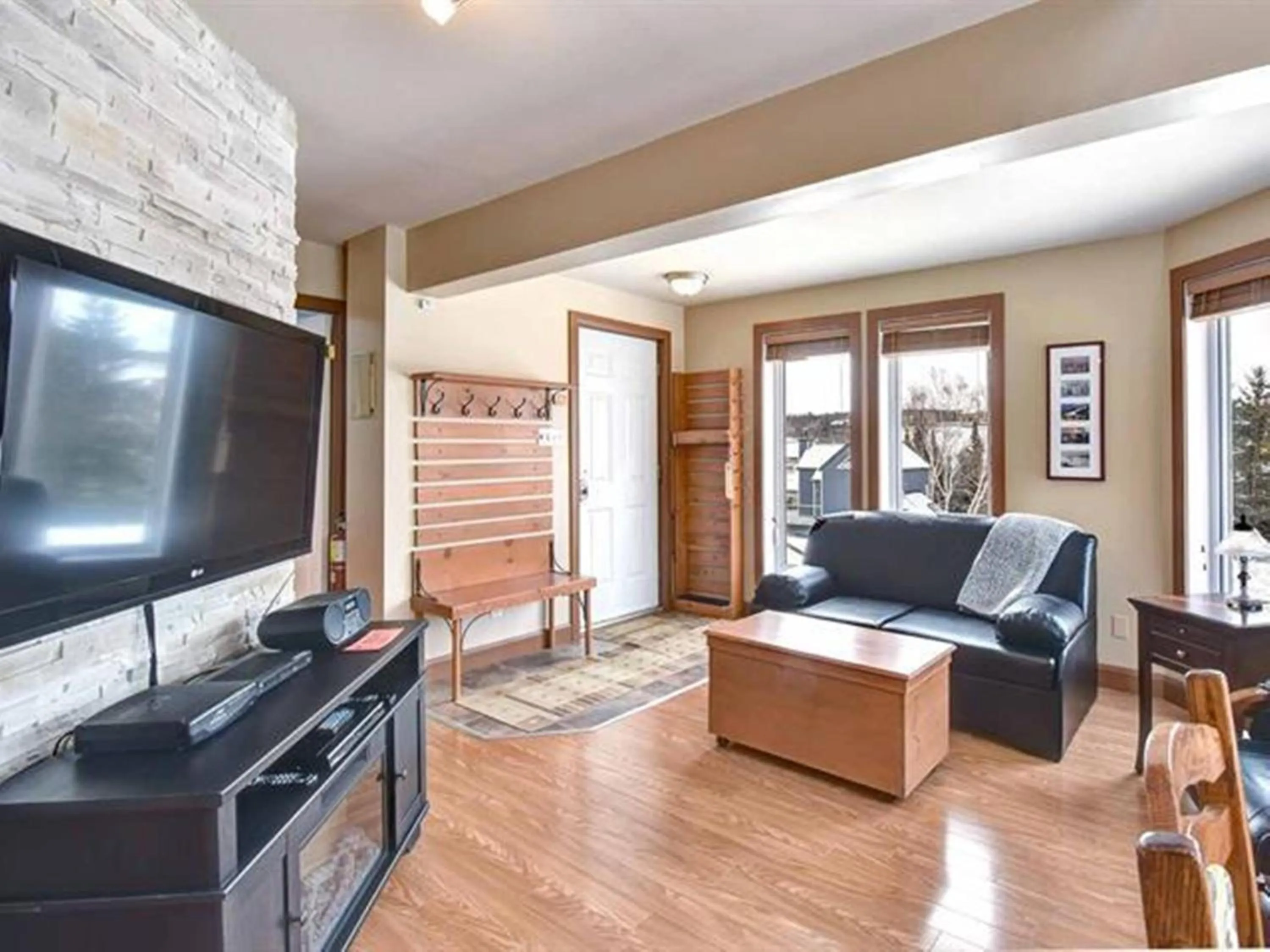 TV and multimedia in Bright Condo near the Lake by GLOBALSTAY