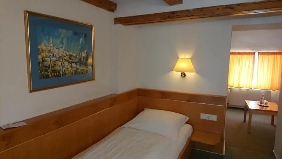 Living room, Bed in Hotel Württemberger Hof Garni