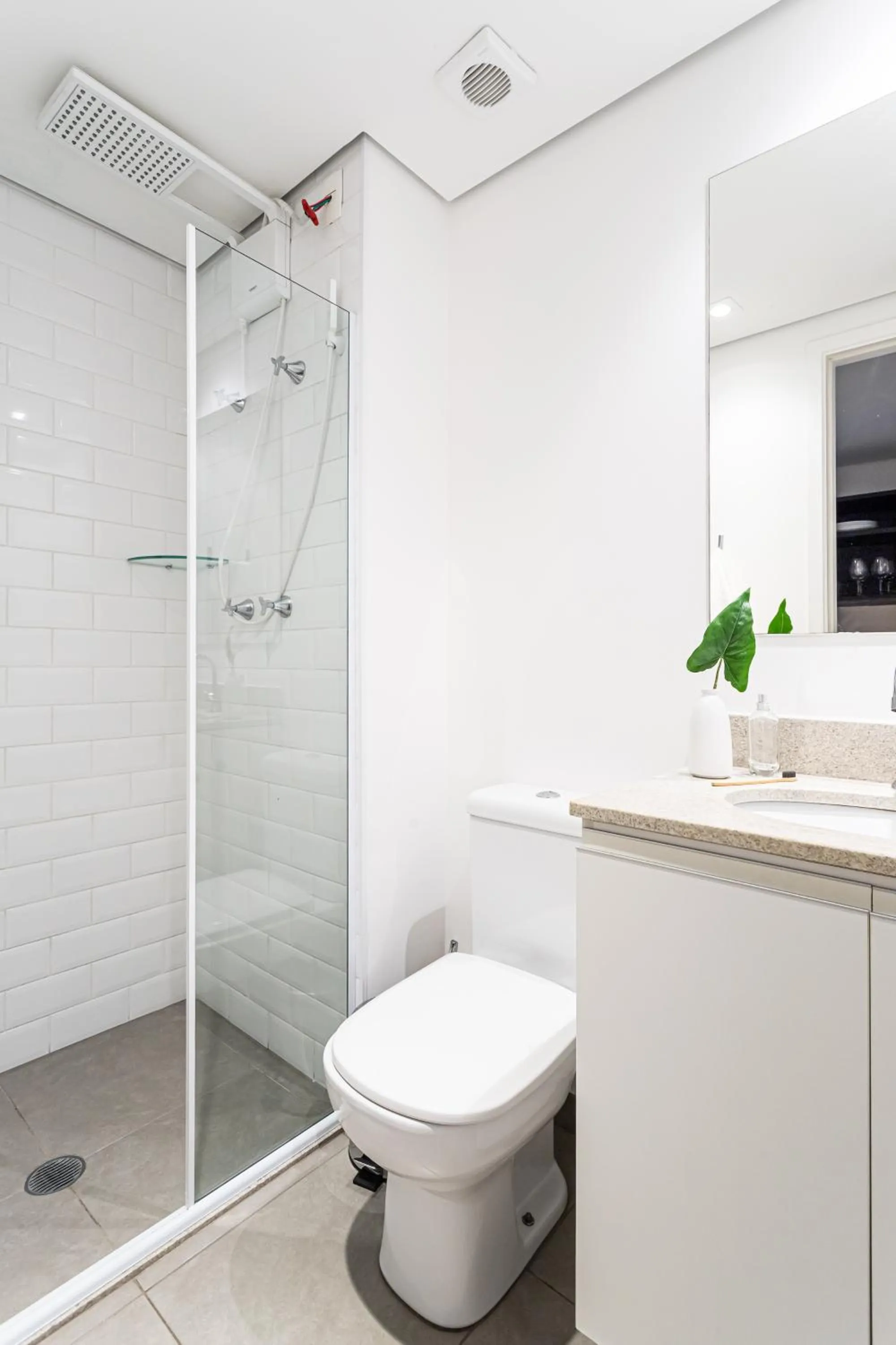 Shower in KASA by Viva - Prédio completo ao lado da Faria Lima