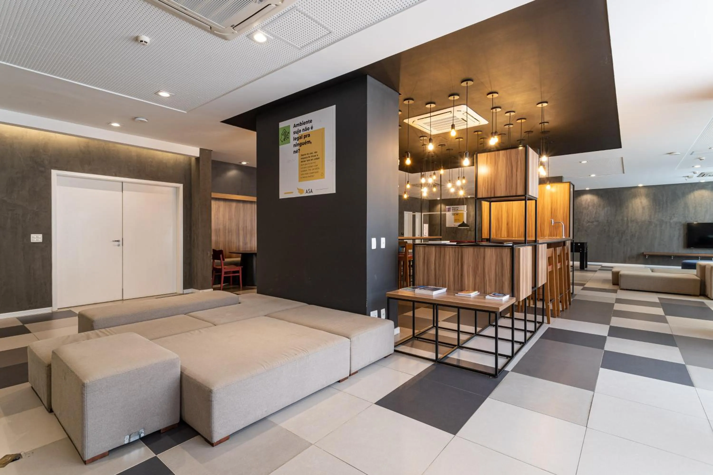 Living room in KASA by Viva - Prédio completo ao lado da Faria Lima