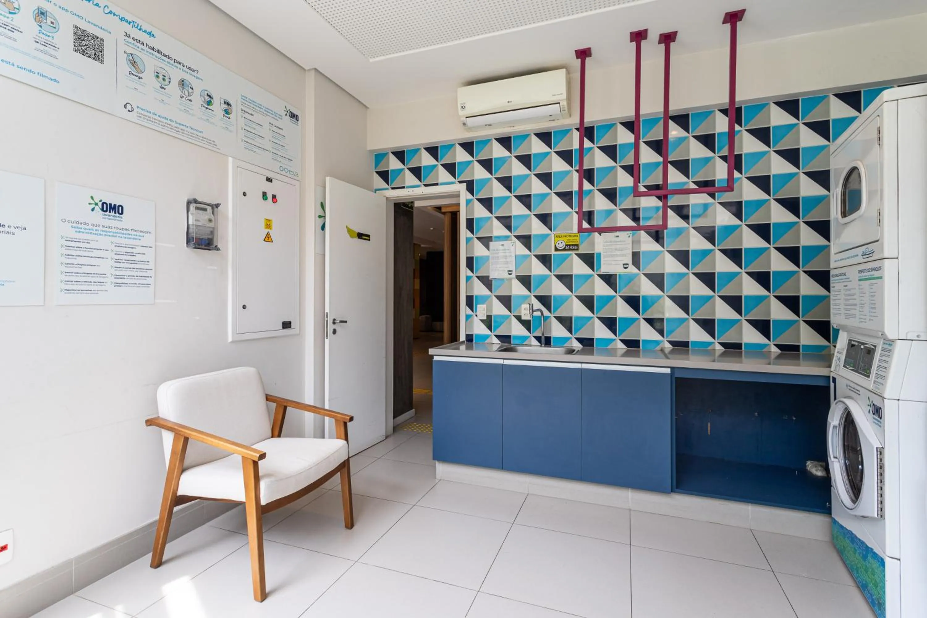 washing machine in KASA by Viva - Prédio completo ao lado da Faria Lima