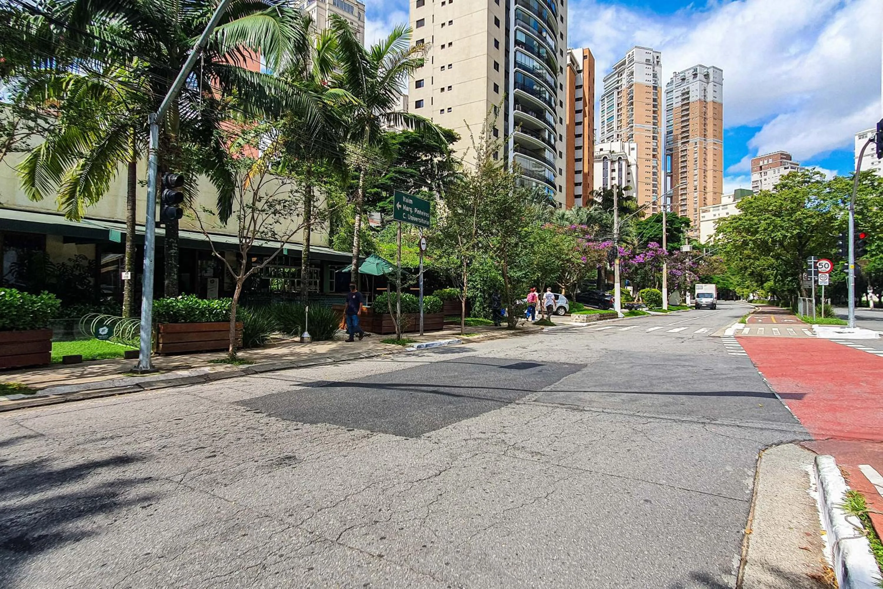 Day in KASA by Viva - Prédio completo ao lado da Faria Lima