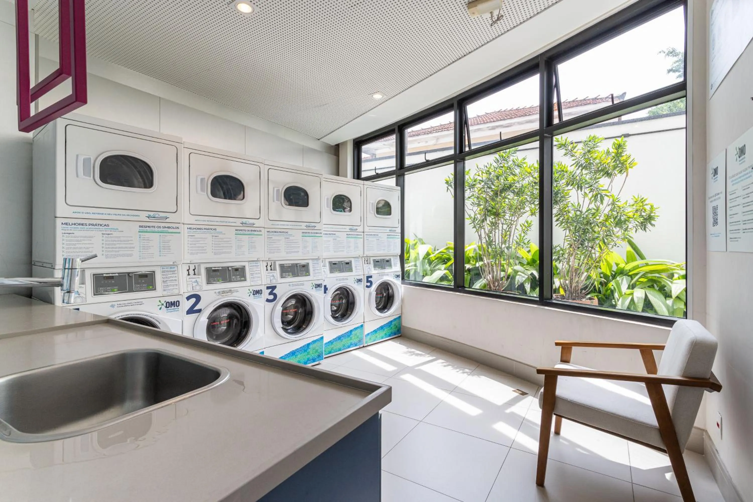 washing machine in KASA by Viva - Prédio completo ao lado da Faria Lima